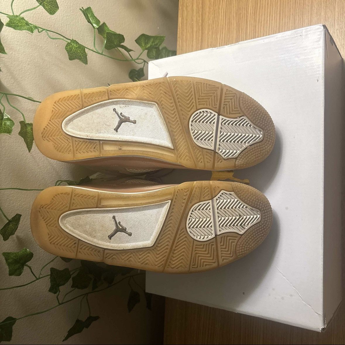 Jordan Brand Wmns Air Jordan 4 Retro 'Shimmer' Size US 11 / IT 41 - 5 Thumbnail