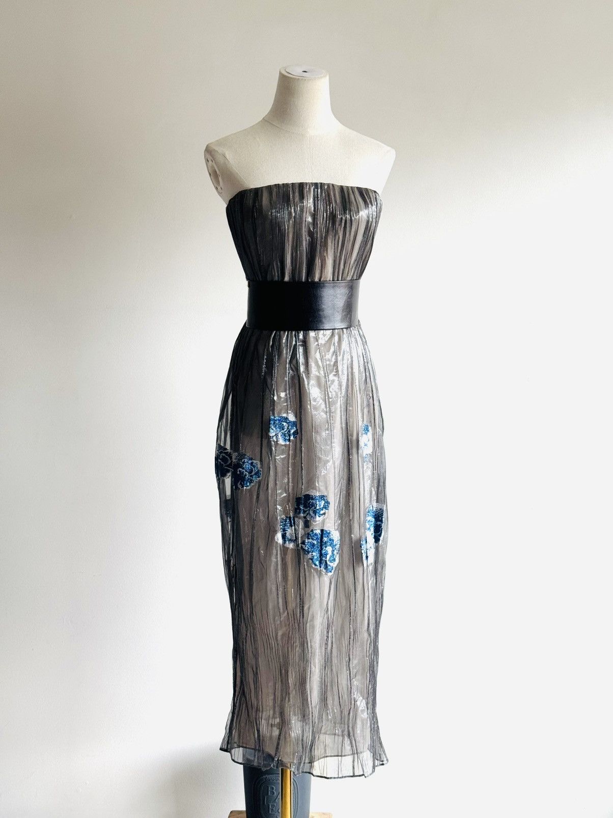 Giorgio Armani Resort 2012 Giorgio Armani sheer silver gown Size XS / US 0-2 / IT 36-38 - 9 Thumbnail