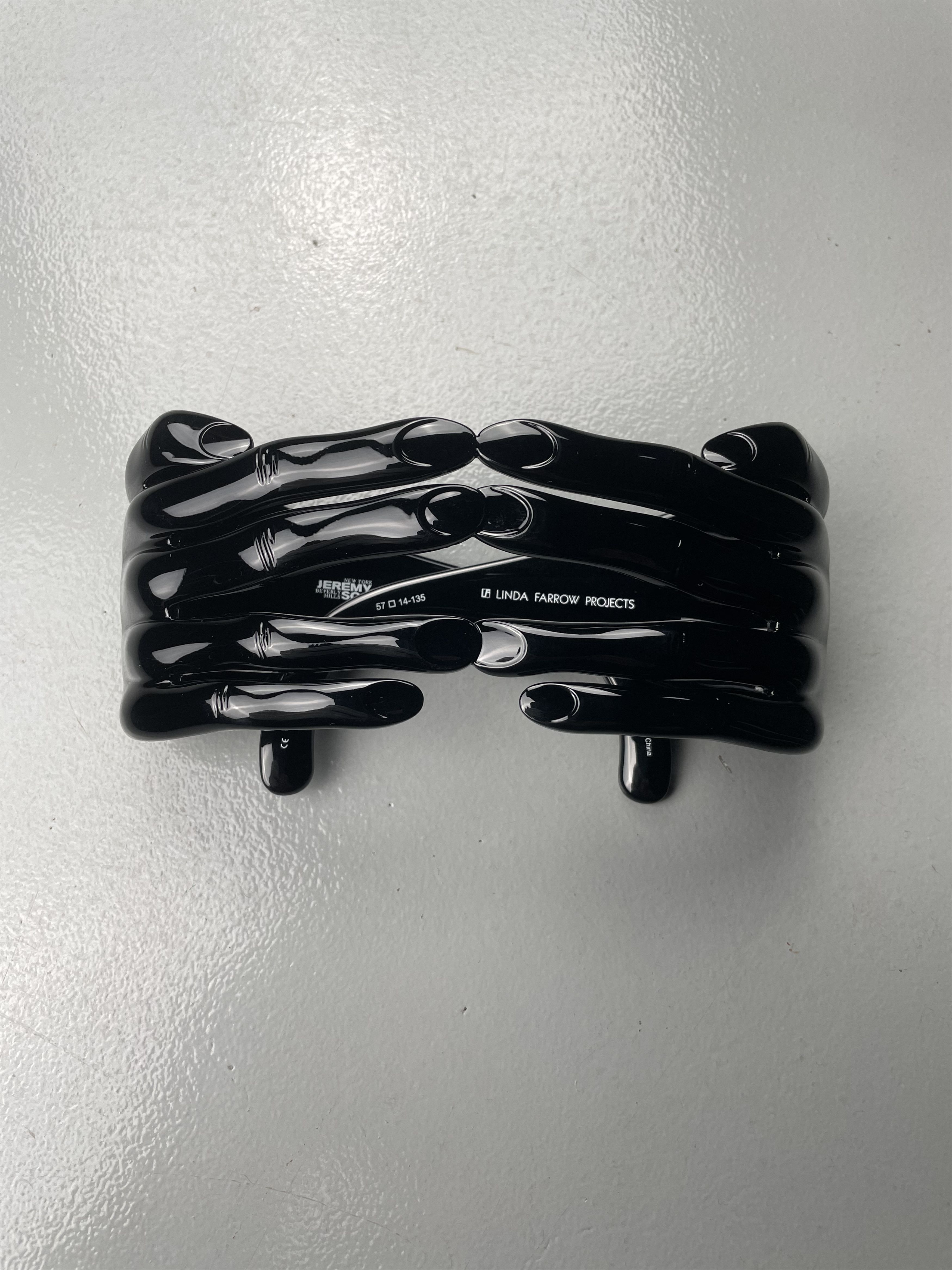 Jeremy Scott × Linda Farrow Linda Farrow X Jeremy Scott hands sunglasses (black) Size ONE SIZE - 3 Thumbnail