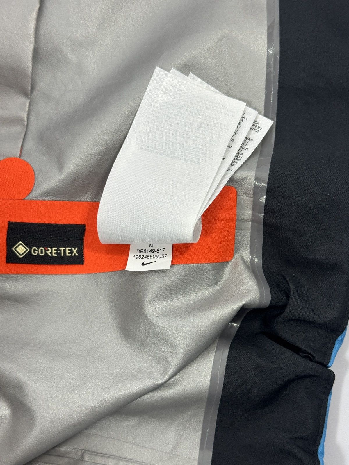 Nike ACG CHAIN OF CRATERS GORE-TEX WIND BREAKER Size US M / EU 48-50 / 2 - 17 Thumbnail
