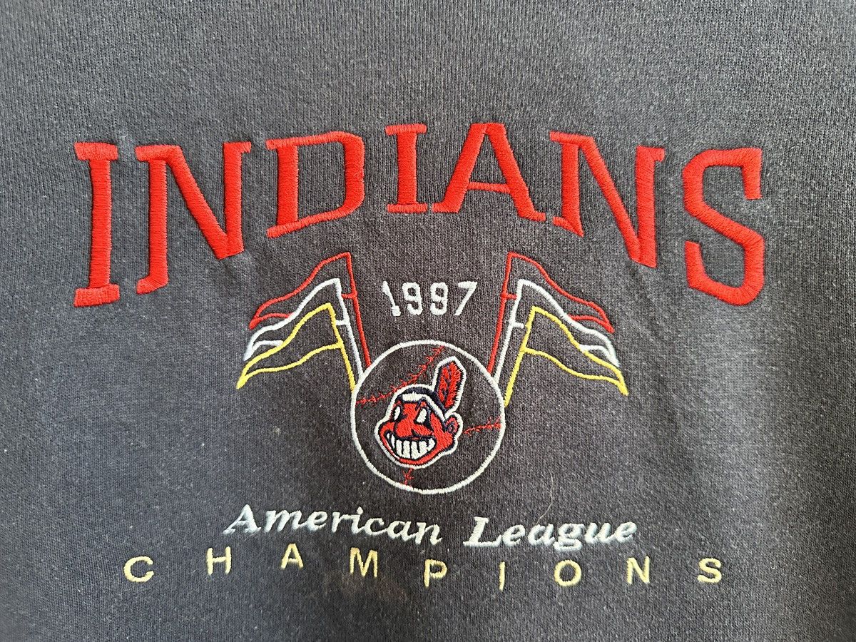 Vintage vintage 1997 cleveland indians embroidered logo sweatshirts Size US M / EU 48-50 / 2 - 3 Thumbnail