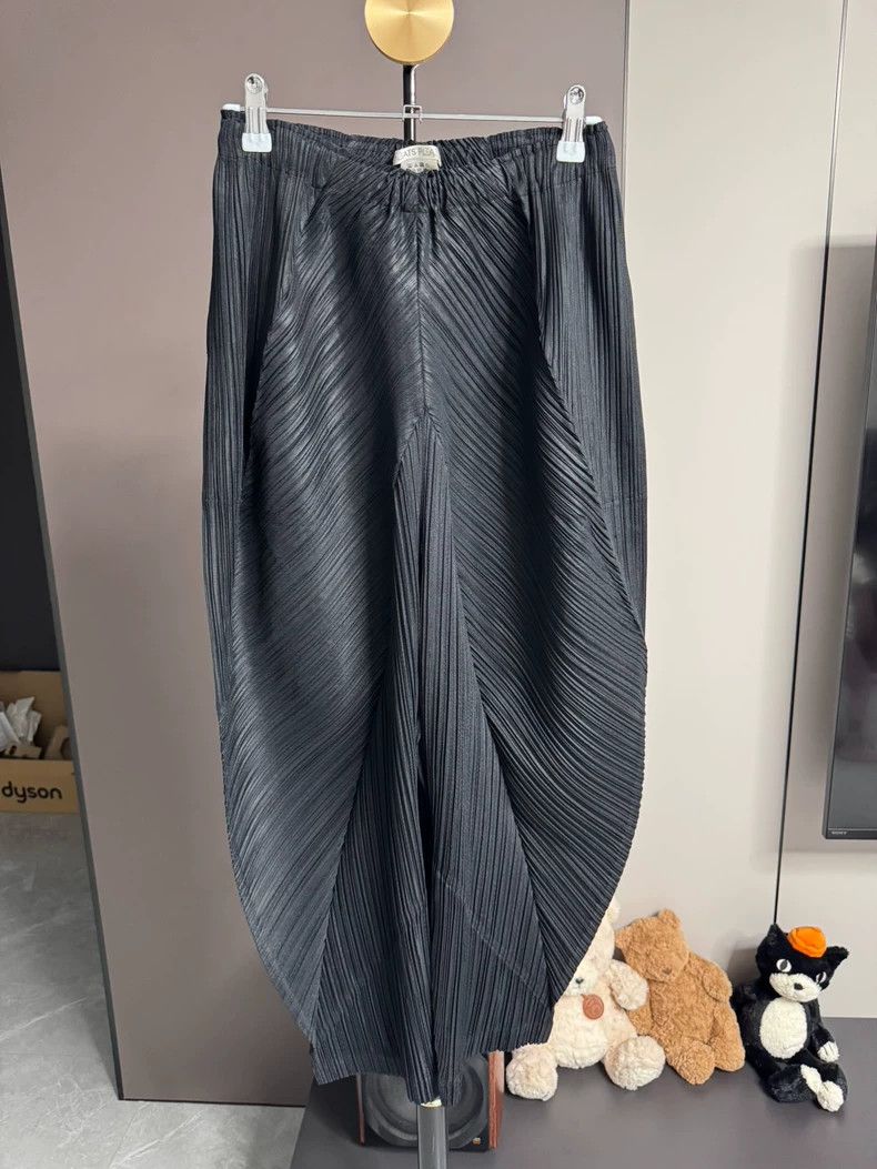 issey miyake size:2 Black special-shaped trousers