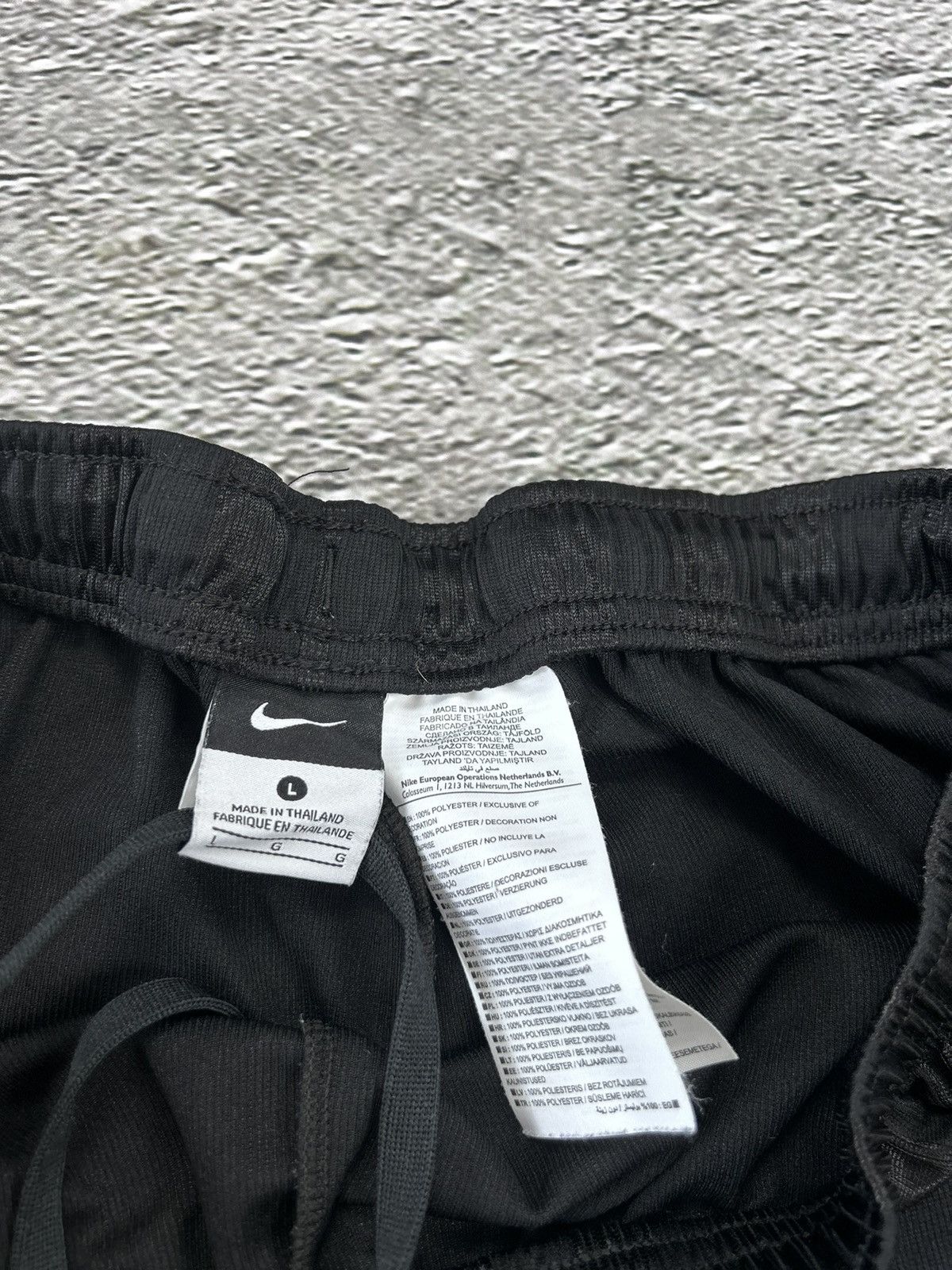 Nike × Vintage Nike vintage black shorts small swoosh 2000s Size US 32 / EU 48 - 4 Thumbnail