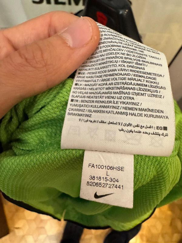 Nike × Vintage Nike Vintage Celtic Glasgow 2010 Away Jersey L Size US L / EU 52-54 / 3 - 3 Thumbnail