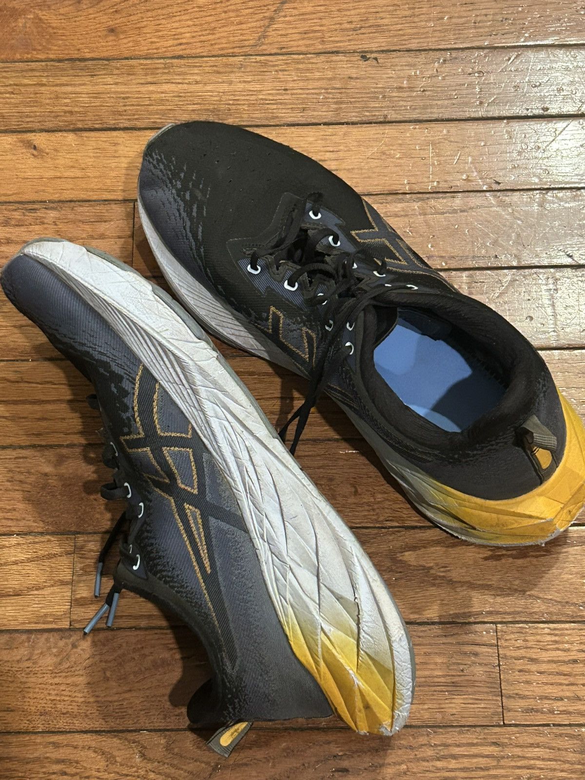 Asics ASICS Men's NOVABLAST 4 Running Shoes, Size US 13 / EU 46 - 8 Thumbnail