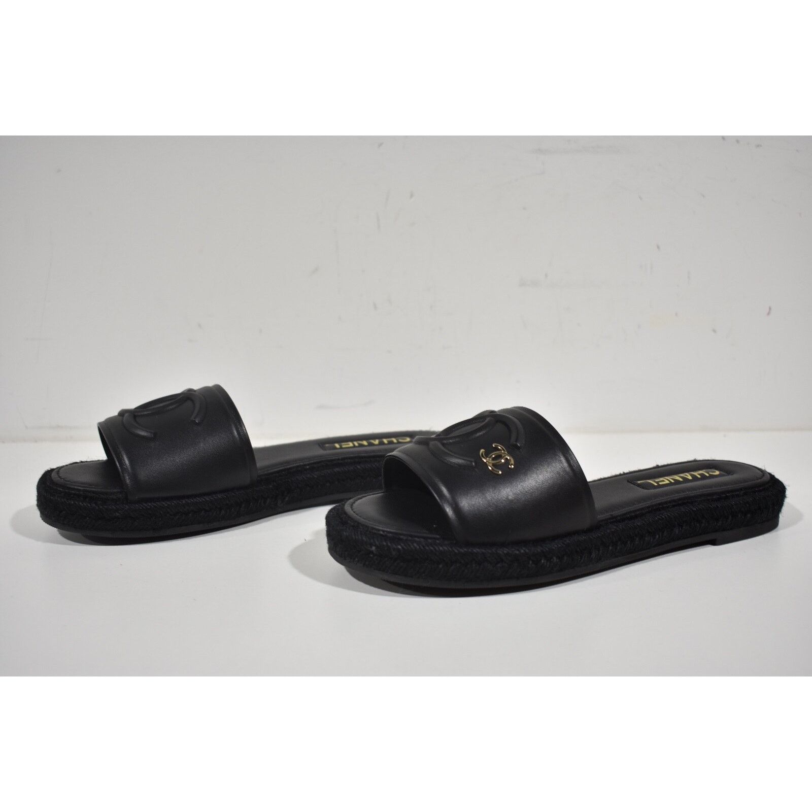 Chanel Chanel 23C Black Lambskin Leather CC Logo Slide Sandal Size US 7 / IT 37 - 10 Thumbnail