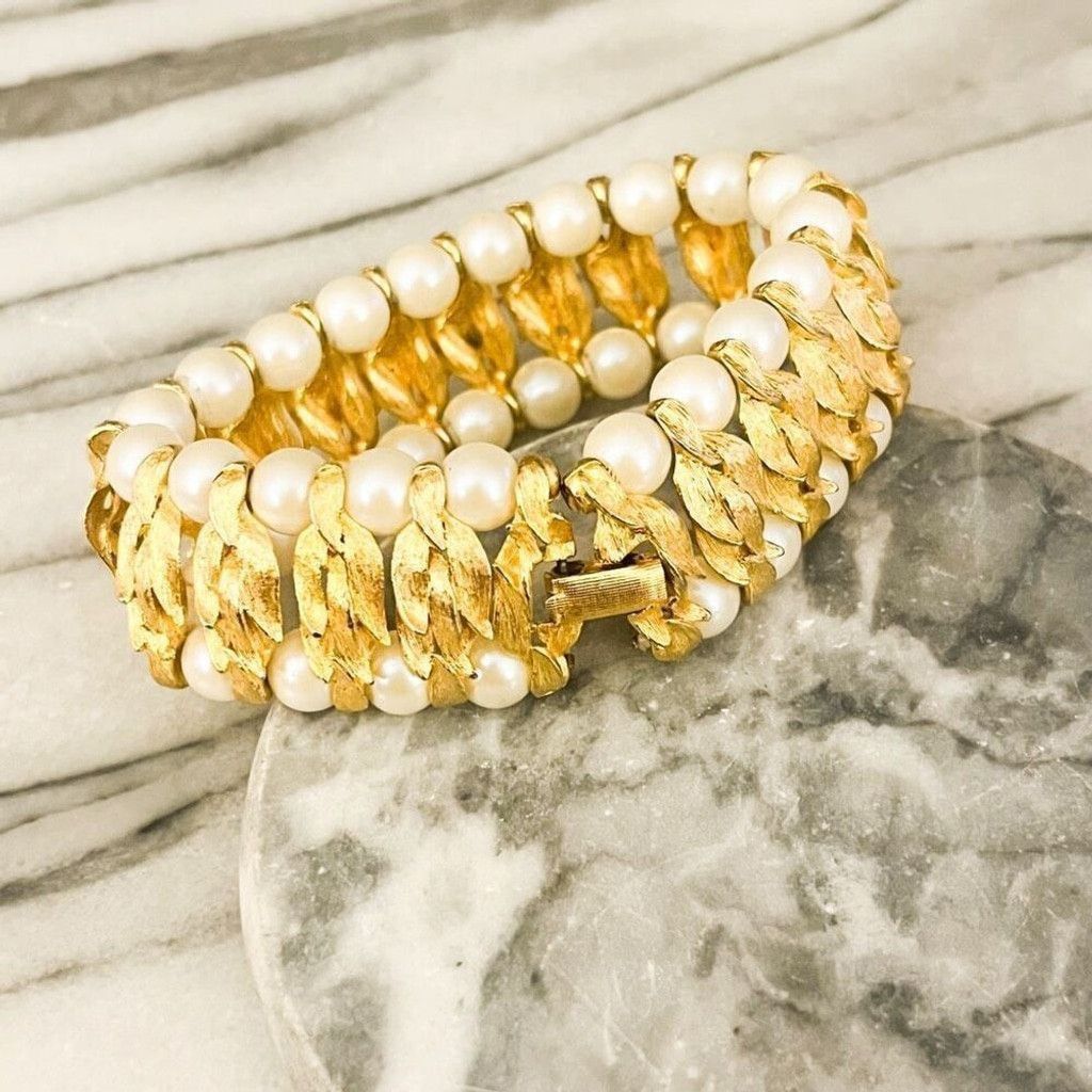 Vintage Vintage Pearl Bracelet Simulated Beads Gold Toned Size ONE SIZE - 5 Thumbnail