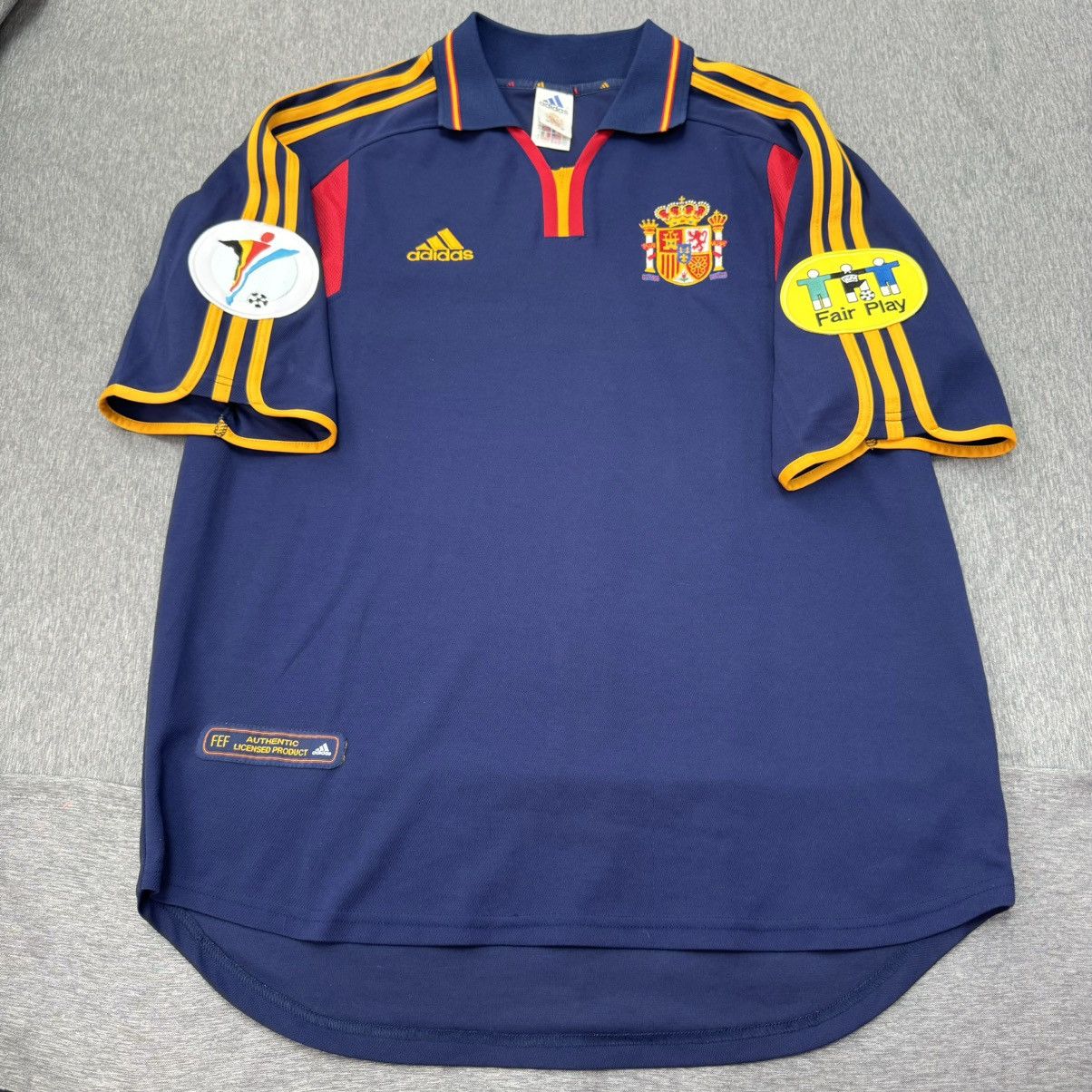Adidas Spain Euro2000 away shirt Size US M / EU 48-50 / 2 - 1 Thumbnail