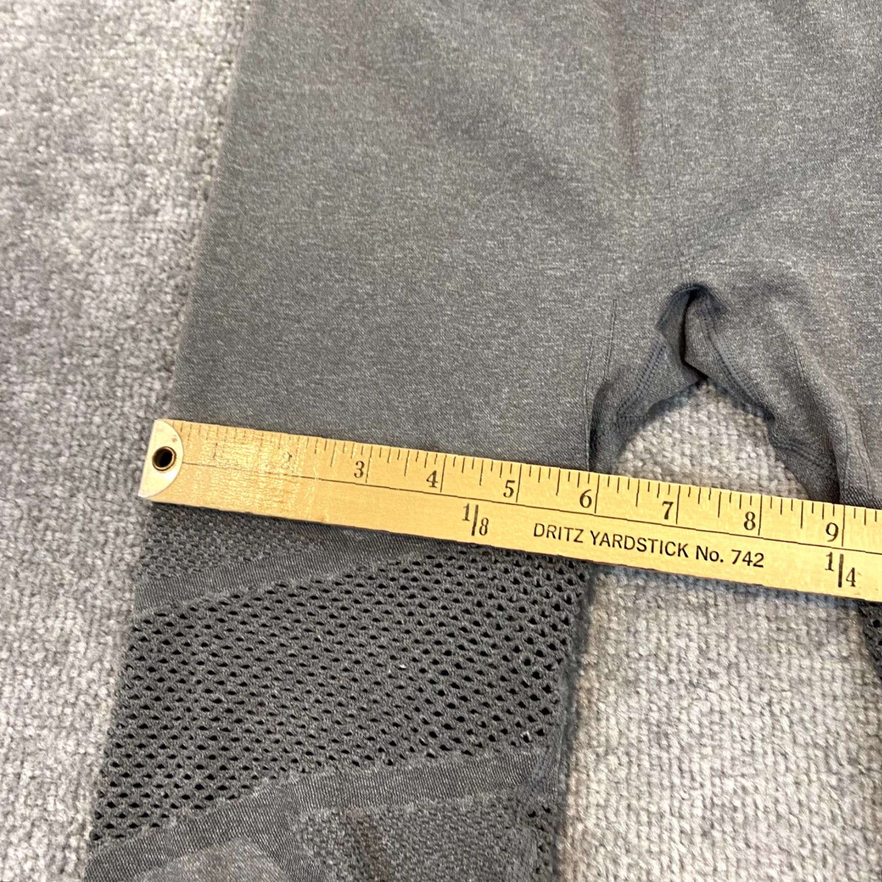 Fabletics Fabletics Leggings Womens XS/S Gray Capris Cropped 20" Pure Luxe Gym Yoga Pants Size 28" / US 6 / IT 42 - 4 Thumbnail
