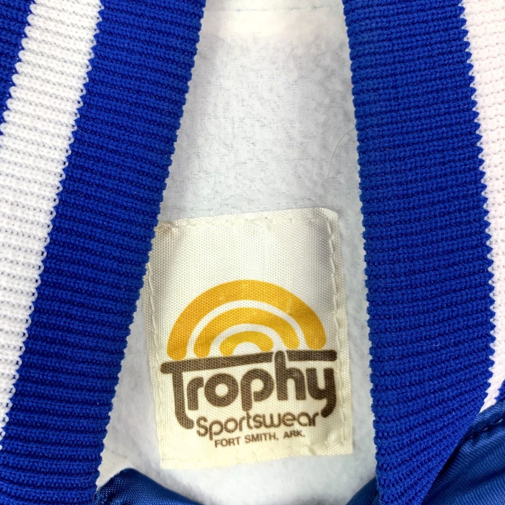 Vintage VINTAGE Trophy Sportswear 70s Anheuser Busch Satin Bomber Jacket Blue White Nylon Varsity L Mens 43" Repair طويلة Size US L / EU 52-54 / 3 - 4 Thumbnail