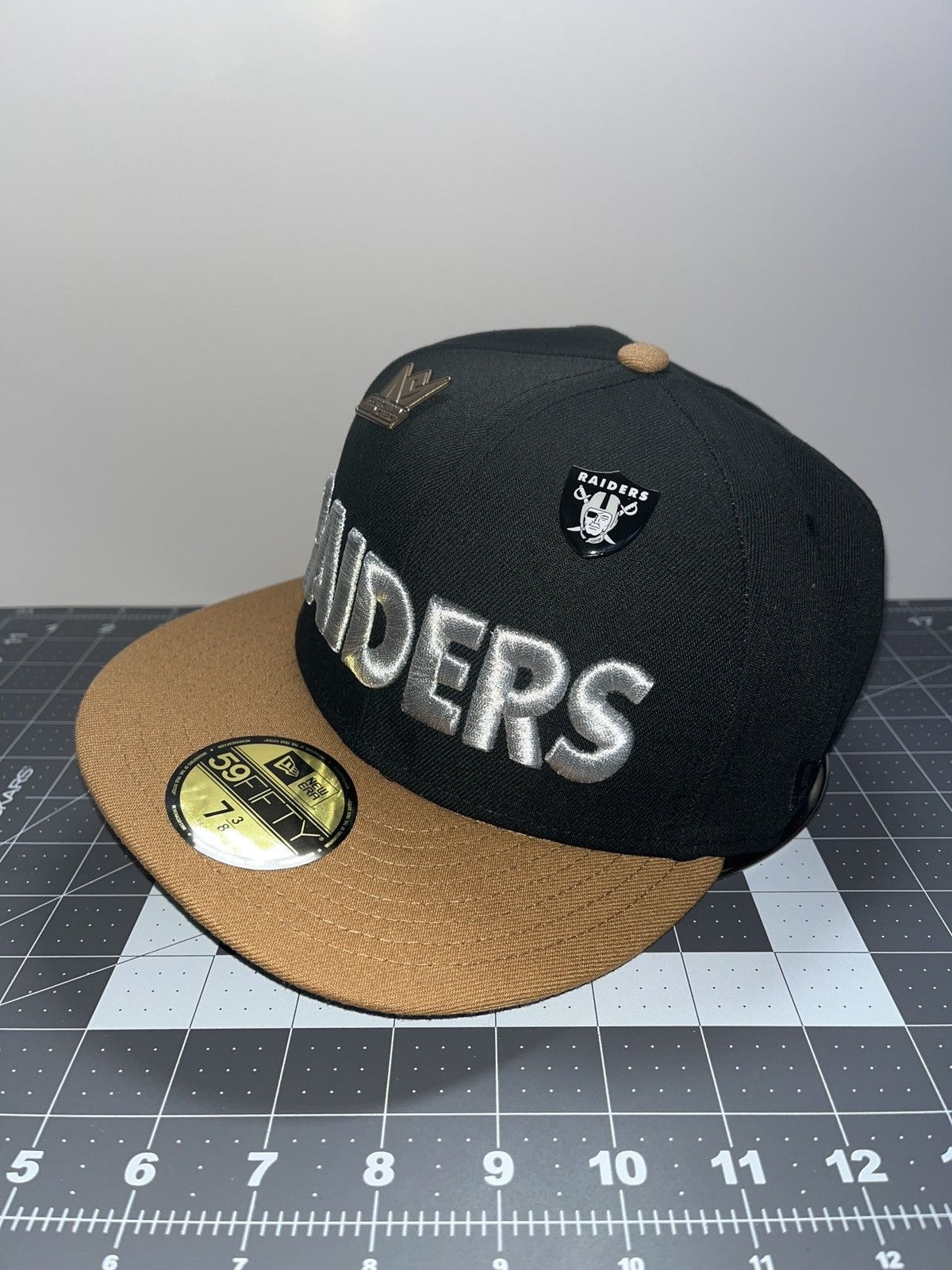 New Era Las Vegas Raiders 7 3/8 59FIFTY Black Two tone Size ONE SIZE - 3 Thumbnail