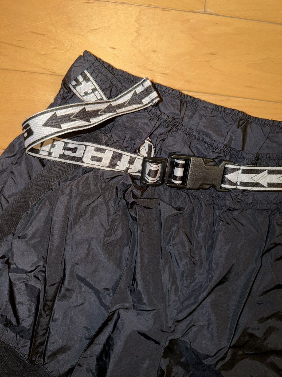 Off-White off white active parachute pants Size US 30 / EU 46 - 4 Thumbnail