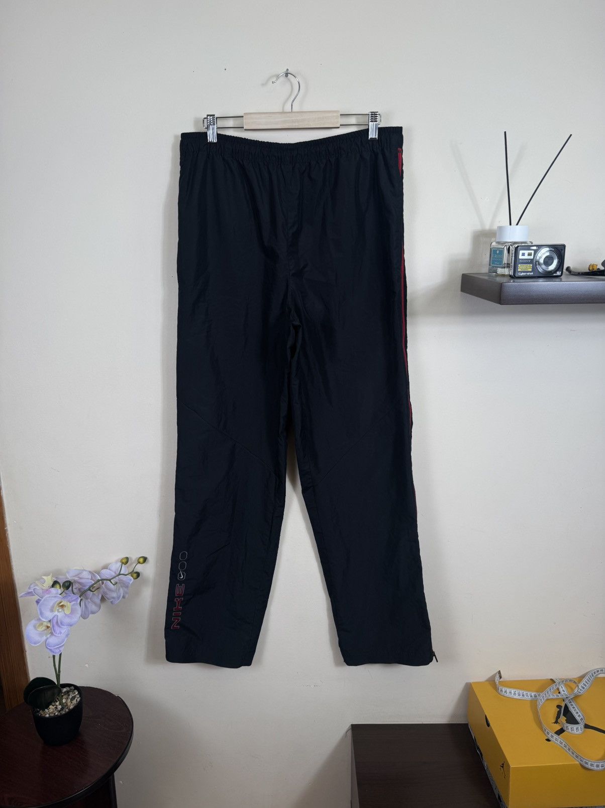 Nike Vintage Nike Nylon Pants Swoosh Black 90s Streetwear XL Size US 32 / EU 48 - 7 Thumbnail