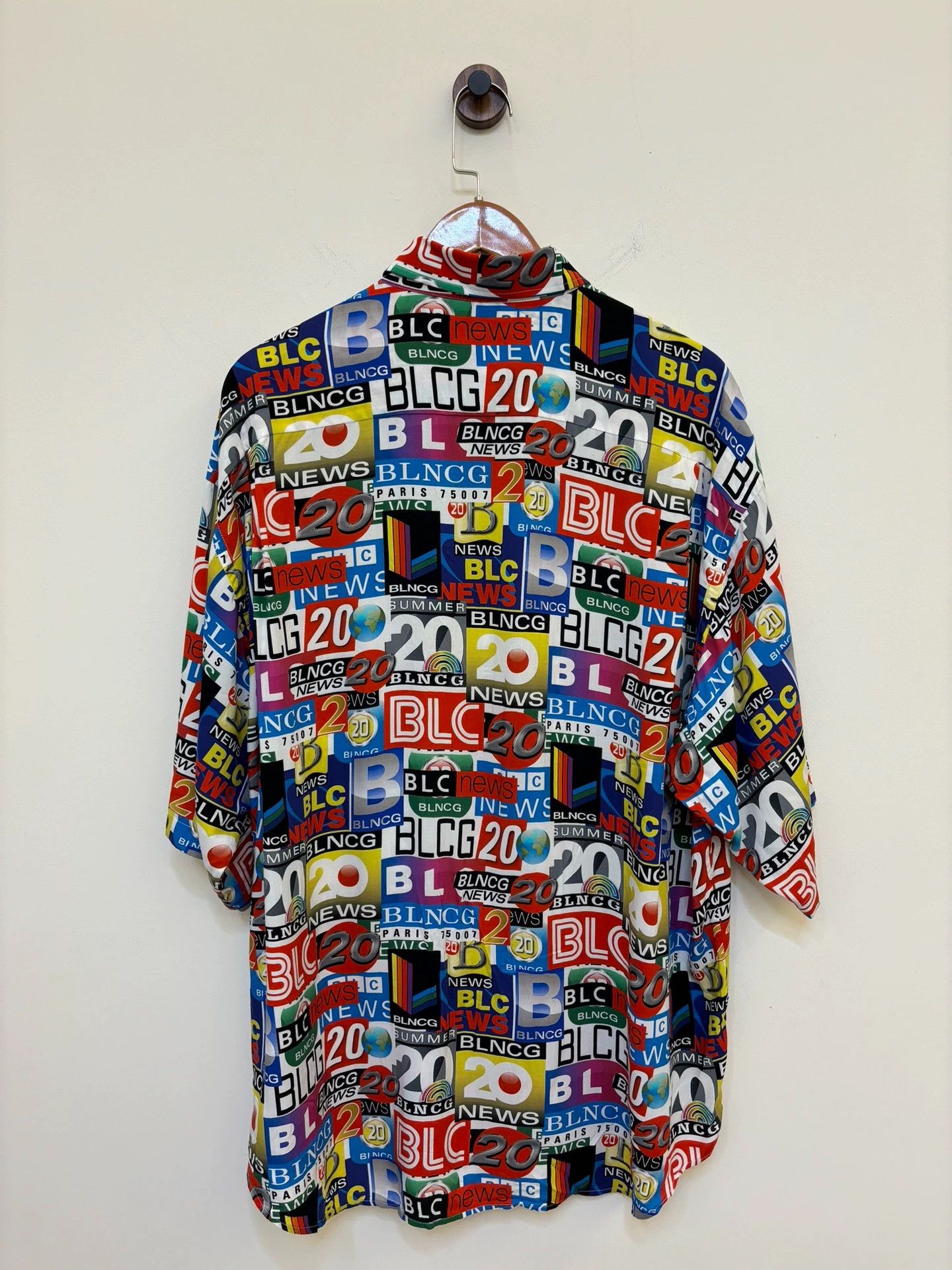 Balenciaga Balenciaga News Channel Logo Oversized Shirt 39 (M) 95% New Size US M / EU 48-50 / 2 - 8 Thumbnail