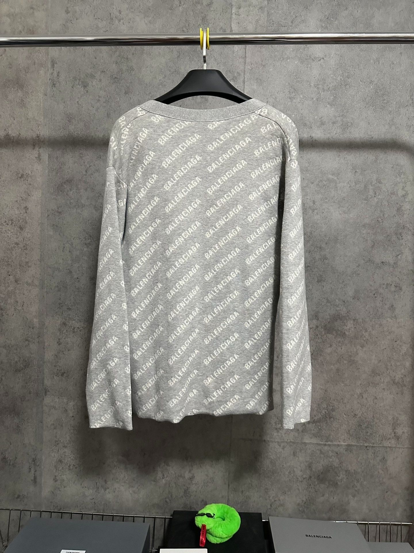Balenciaga Balenciaga SS23 All-Over Logo Knit Sweater Size US M / EU 48-50 / 2 - 4 Thumbnail