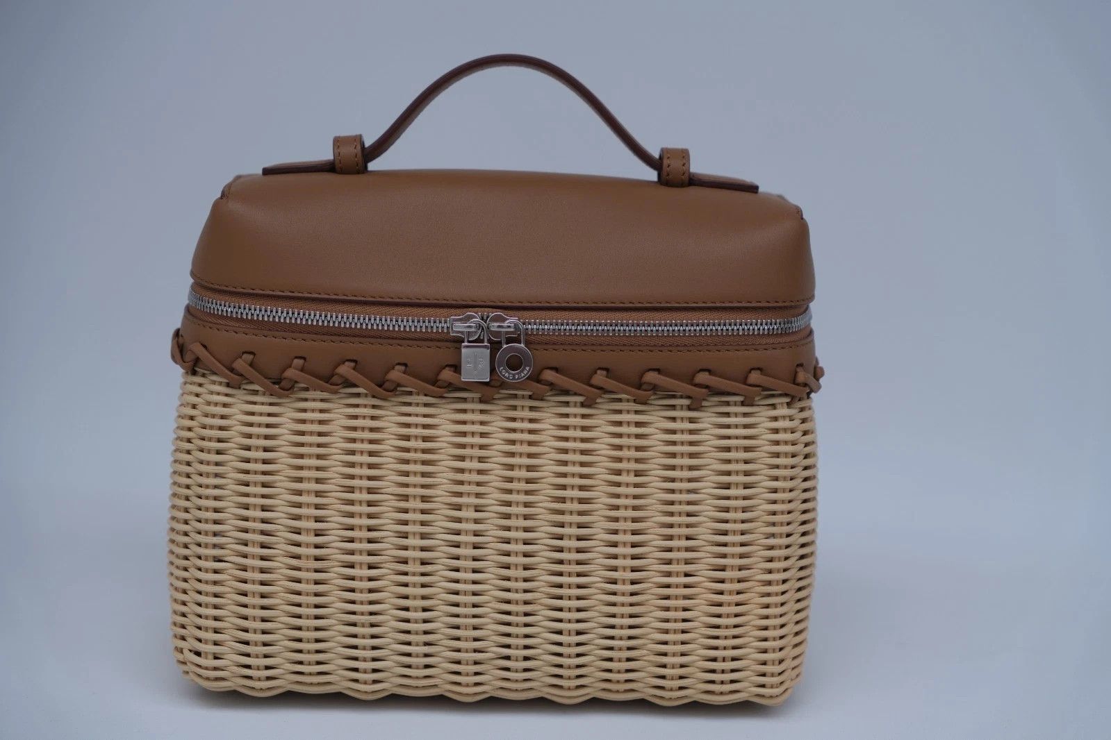 Loro Piana NEW Loro Piana Extra Pocket L19 North-South wicker Size ONE SIZE - 1 Thumbnail