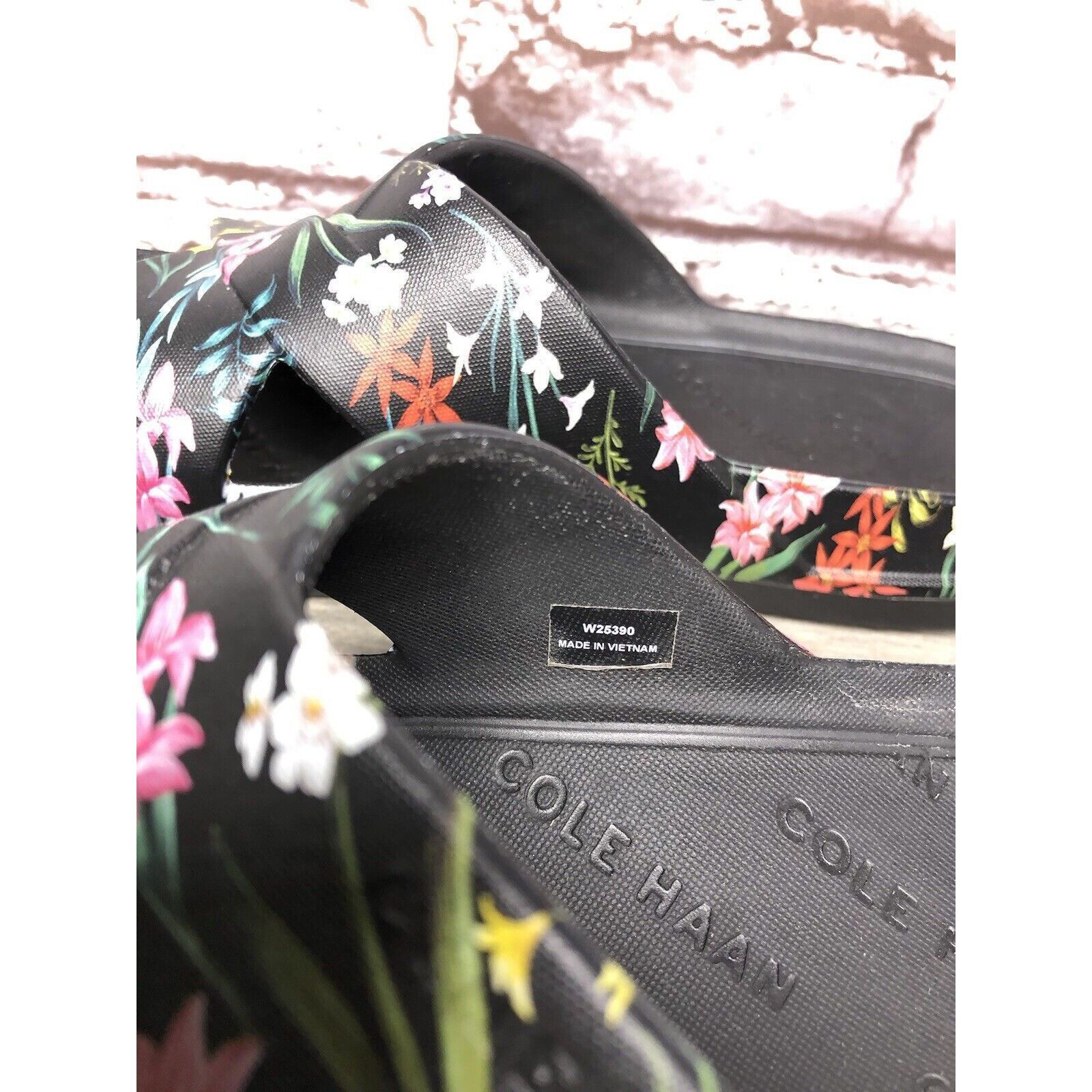 Cole Haan Cole Haan Grand Os. 25390 Black Rubber Floral Print Sandals Size US 7 / IT 37 - 19 Thumbnail