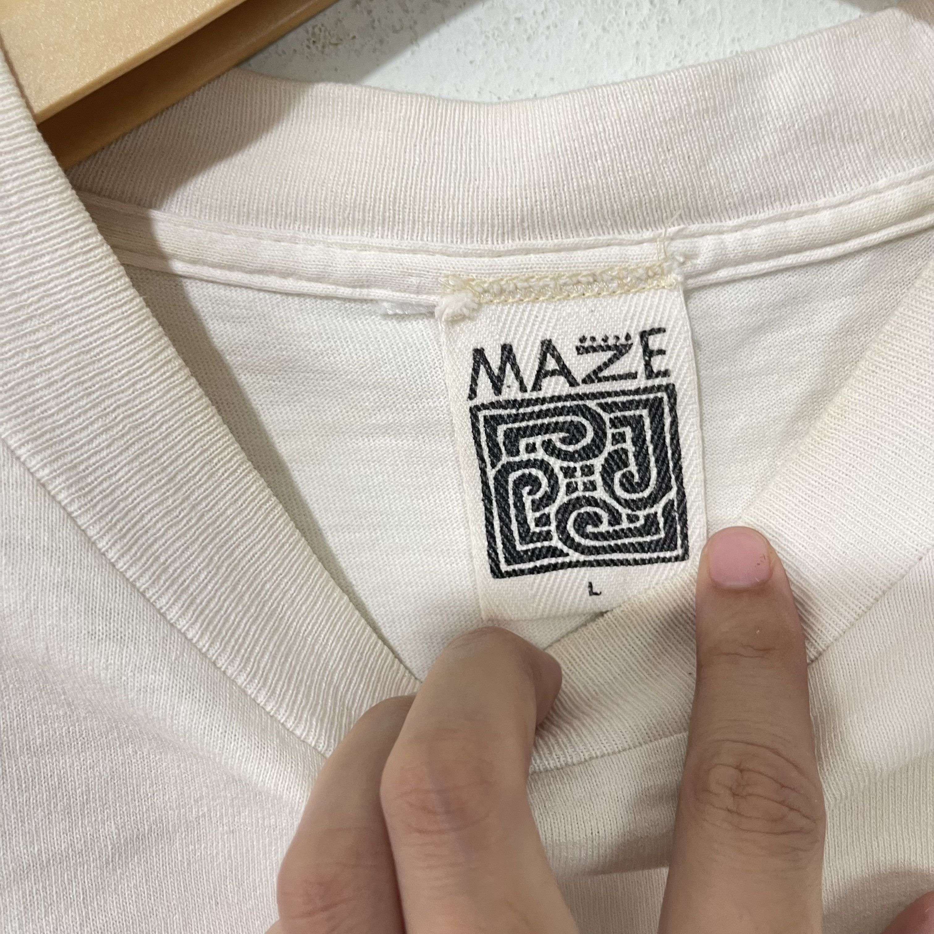 Vintage Vintage 90s Music From the Garden Maze T-Shirt Size US L / EU 52-54 / 3 - 5 Thumbnail