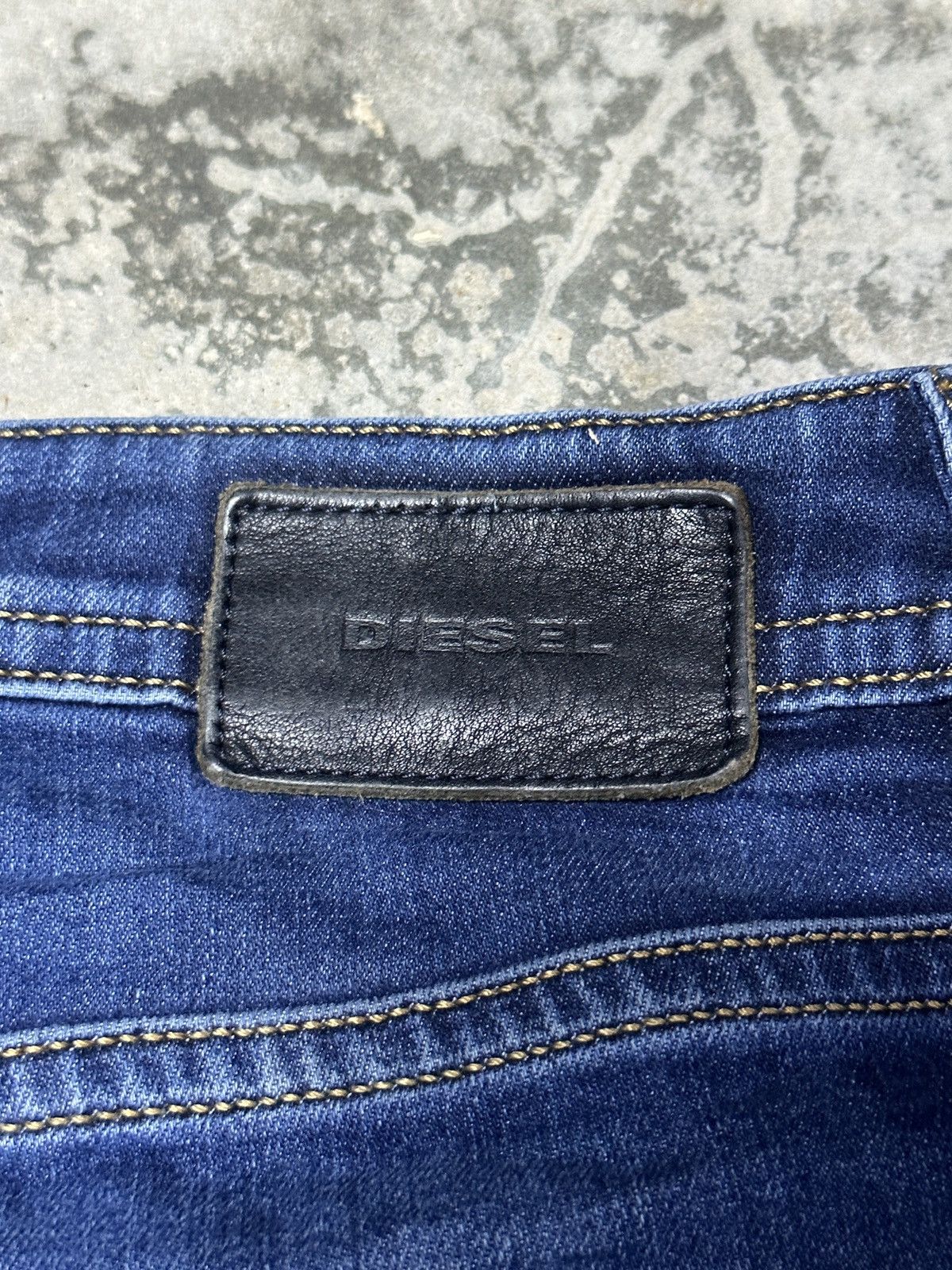 Diesel Diesel Buster Regular Slim Tapered Jeans mens Size US 33 - 25 Thumbnail