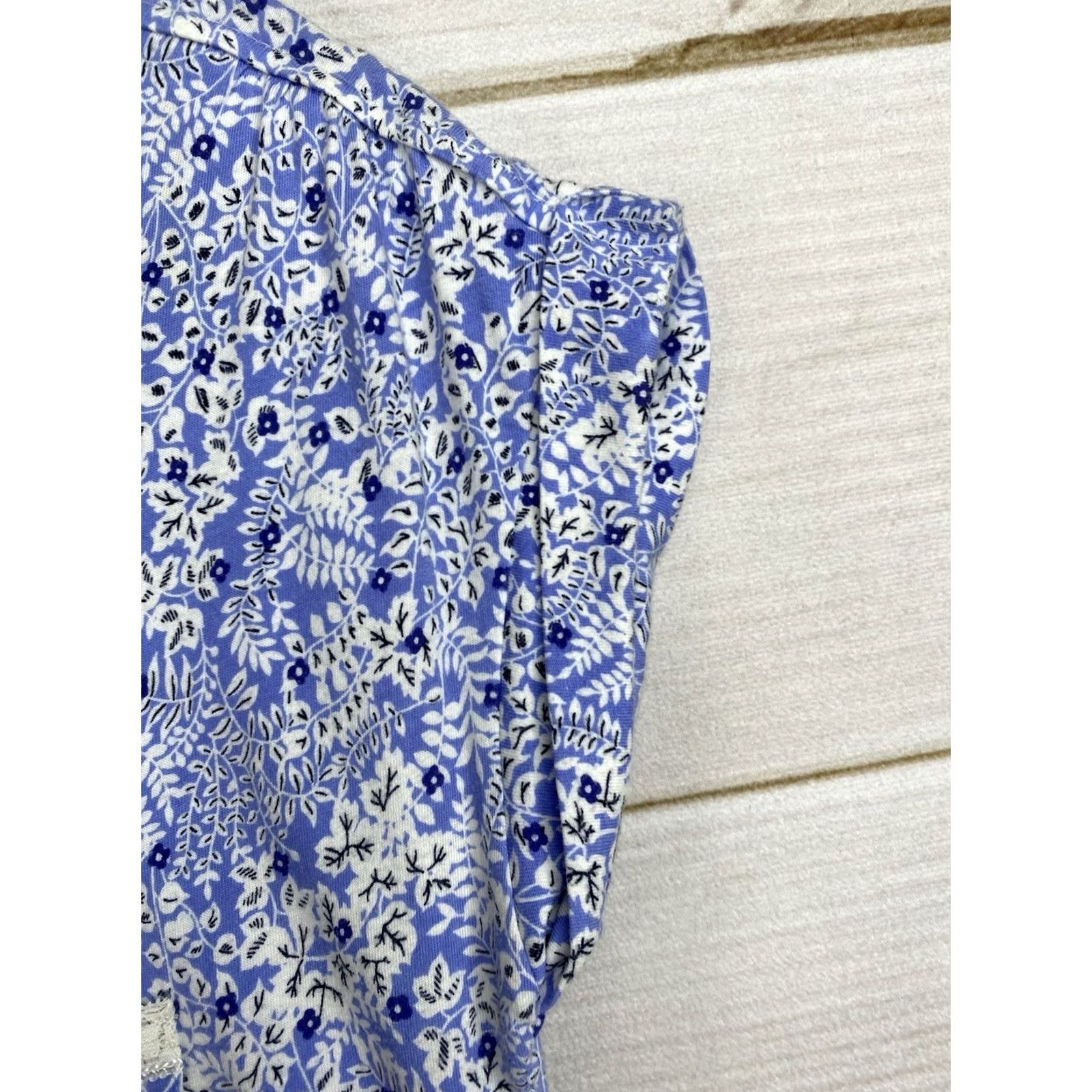 Vintage Miss Elaine Nightgown S Blue Floral Cuffed Short Sleeve Pullover Lace Pocket Button V-Neck Knit Cotton 90s Bohemian Flower Gown Women Size S / US 4 / IT 40 - 3 Thumbnail