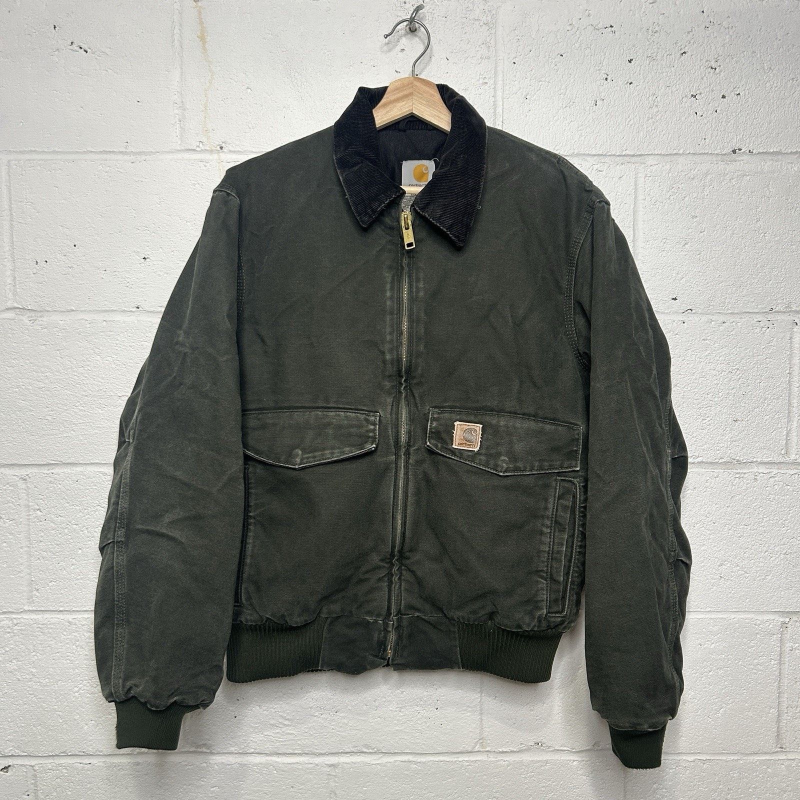 Carhartt ミリタリージャケット オリーブグリーン　j165 MOS carhartt カーハート ボンバー ジャケット J165 モスグリーン