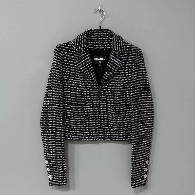 Chanel Chanel Black and white double c button tweed jacket Size XS / US 0-2 / IT 36-38 - 1 Thumbnail