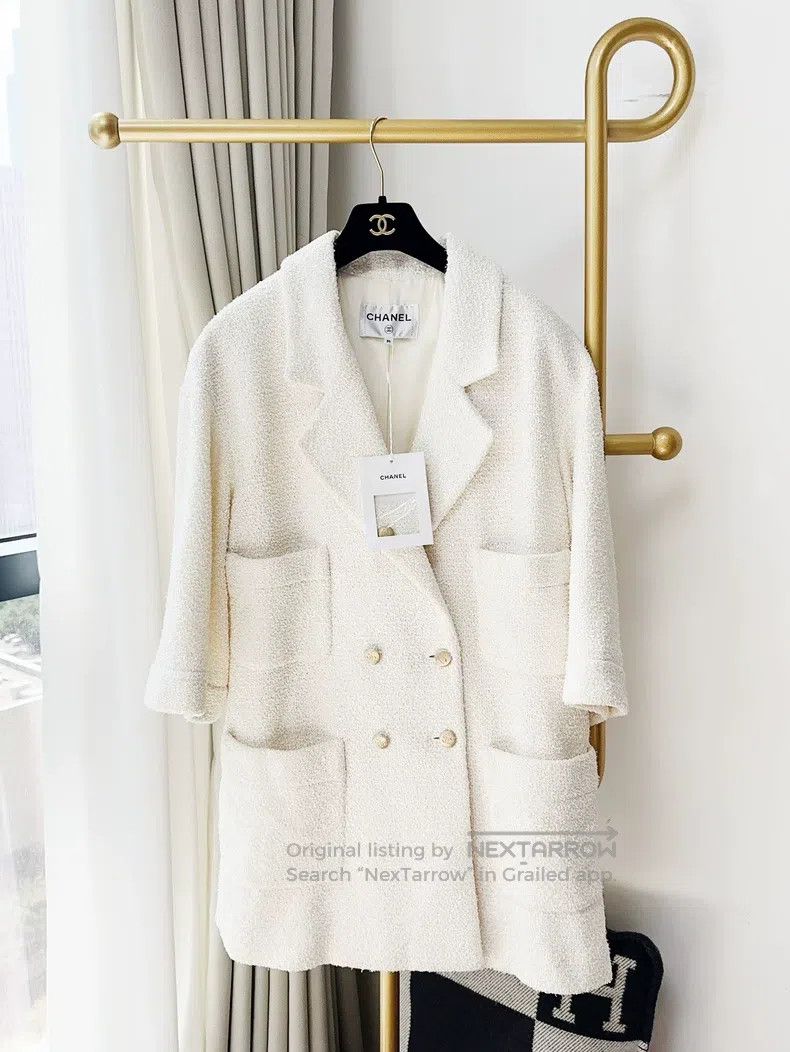Chanel Chanel 22S white soft tweed four-pocket silhouette jacket Size XS / US 0-2 / IT 36-38 - 1 Thumbnail