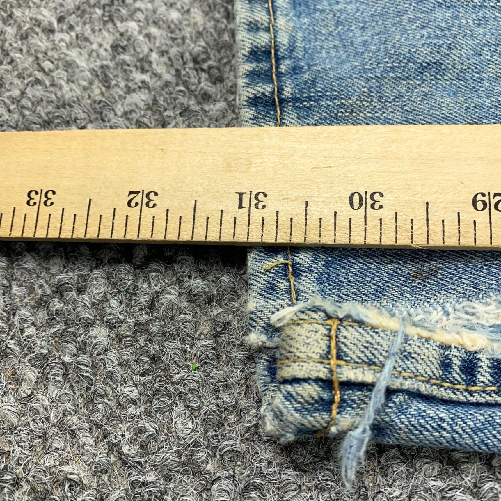 Gap VINTAGE Gap 1969 Jeans Men 31x31 Blue Denim Distressed Grunge 90s Regular Fit Straight 5-Pocket Mens Size US 31 - 7 Thumbnail