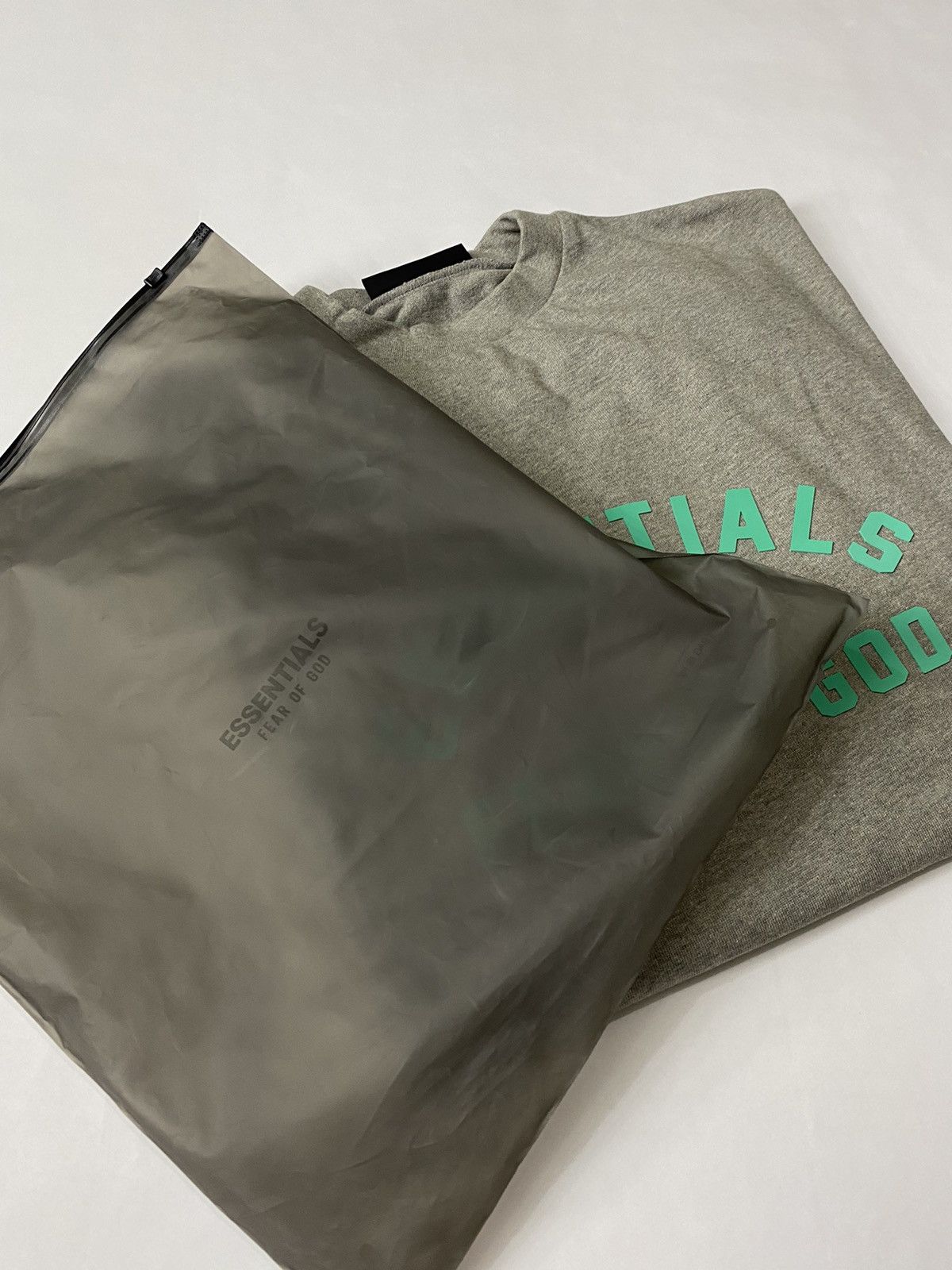 Essentials × Fear of God ESSENTIALS HEAVY TEE. Size US M / EU 48-50 / 2 - 18 Thumbnail