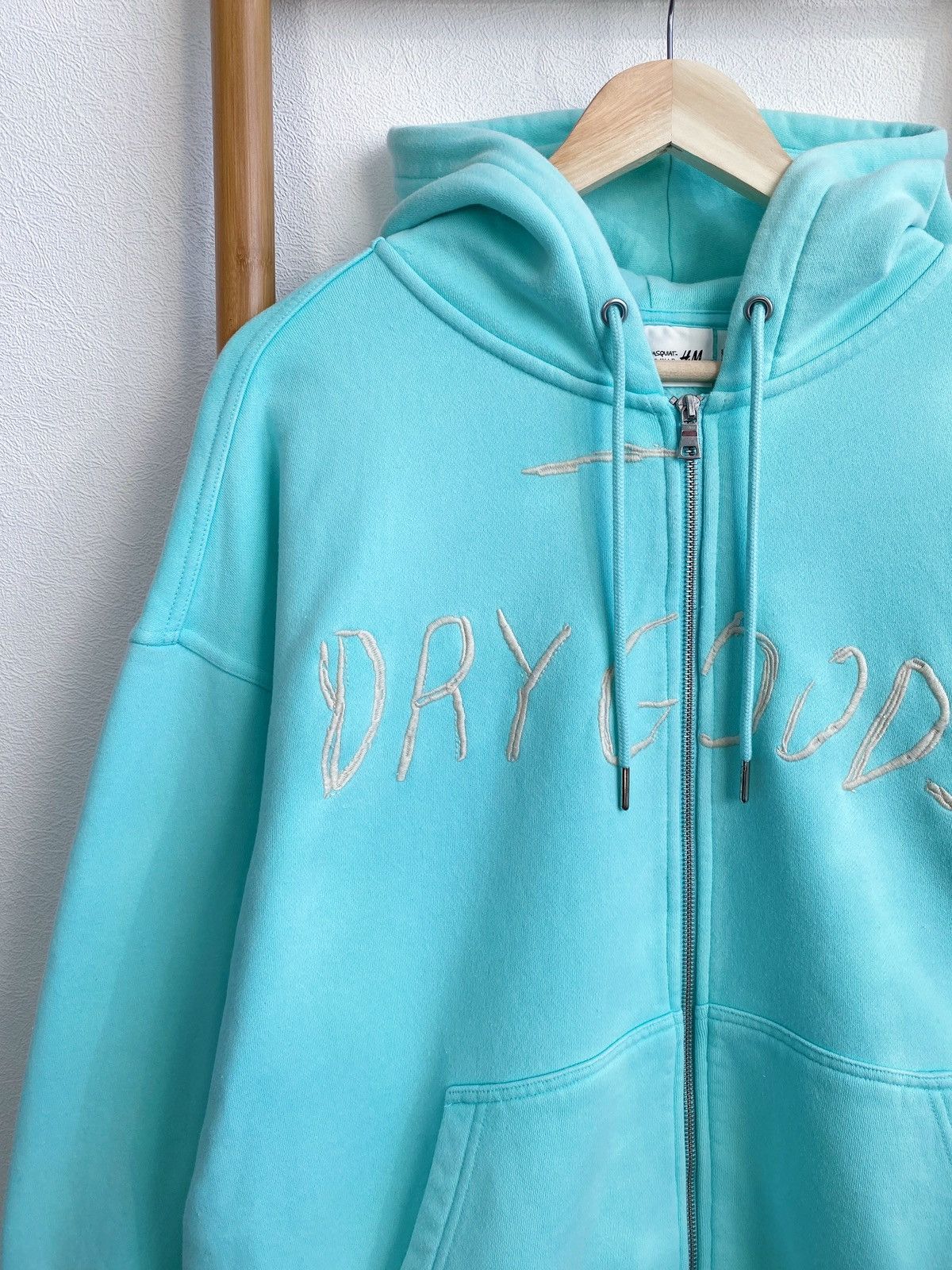 H&M × Jean-Michel Basquiat × Who Decides War WHO DECIDES WAR x BASQUIAT x H&M OVERSIZED FIT HOODED COTTON Size US M / EU 48-50 / 2 - 5 Thumbnail