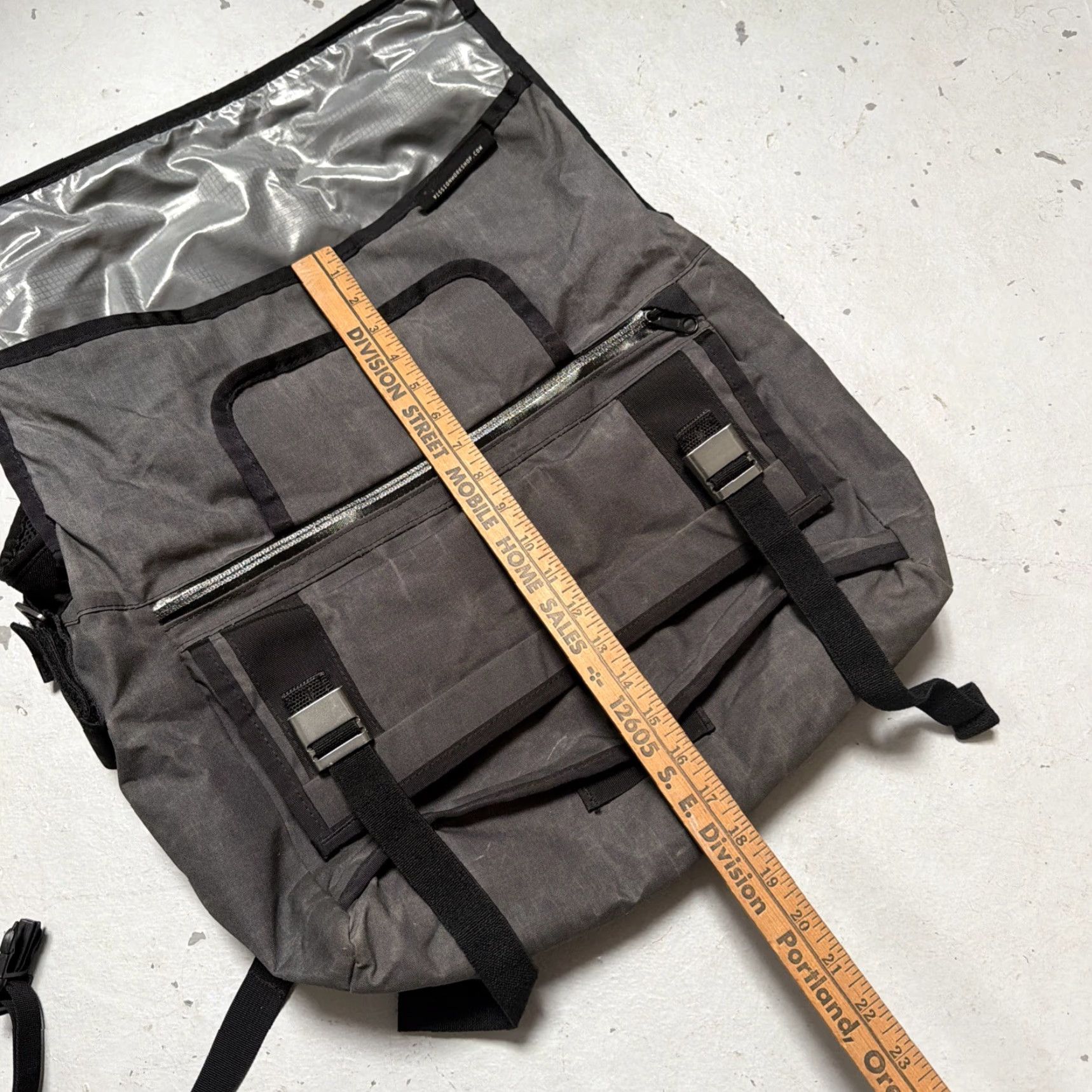 Mission Workshop Mission Workshop Rummy AP Messenger Bag Unisex Adults Gray Cotton Canvas USA SF Bicycle Travel School Graffiti Size ONE SIZE - 6 Thumbnail