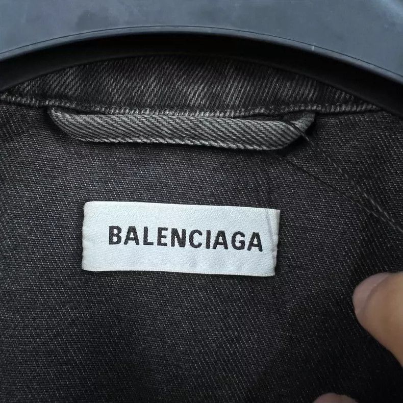 Balenciaga Balenciaga size 34 Embroidered Rainbow Letter Denim Jacket Size US M / EU 48-50 / 2 - 7 Thumbnail