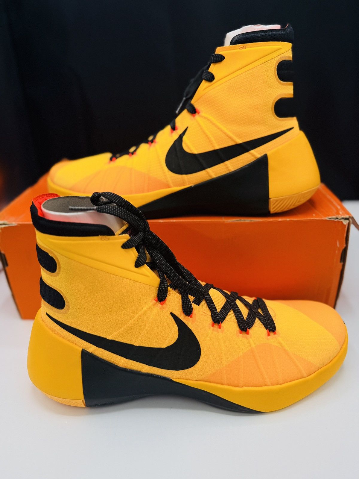 Nike Nike Hyperdunk 2015 Bruce Lee Laser Orange 749561 806 Sz 11 Size US 11 / EU 44 - 21 Thumbnail