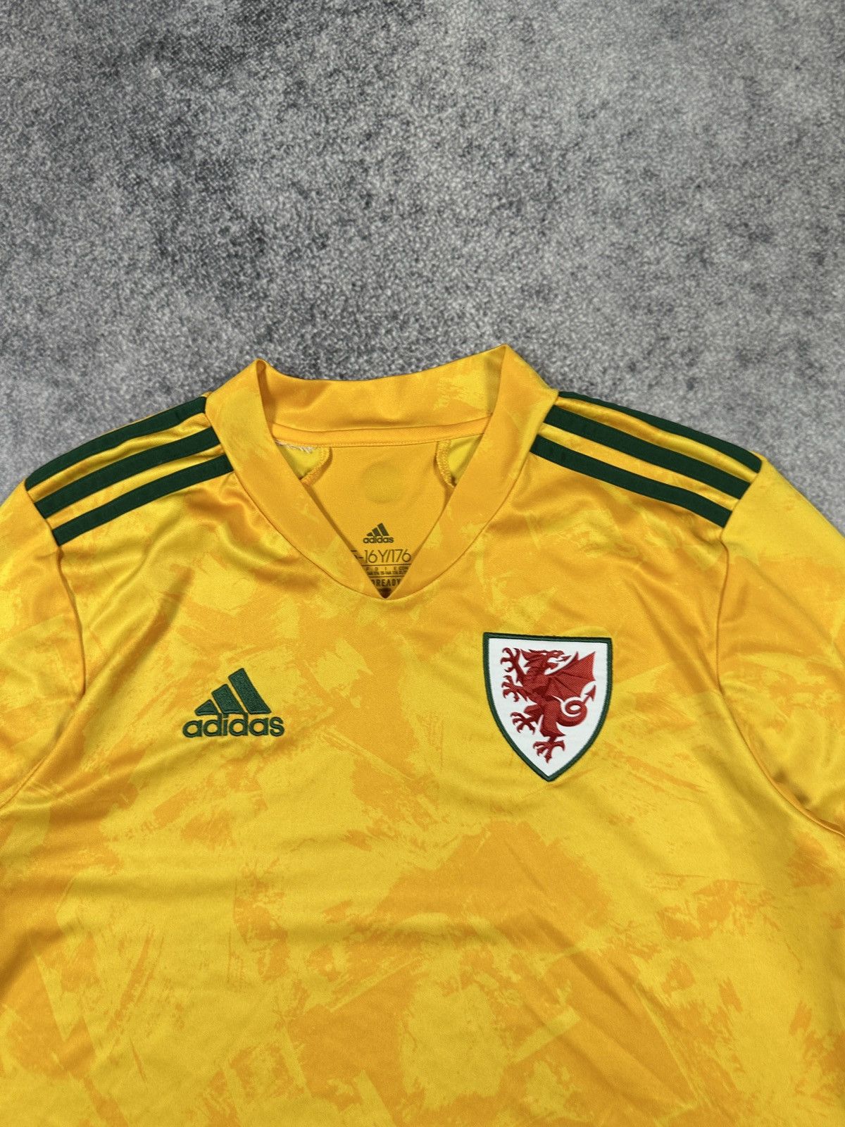 Adidas Adidas Wales Soccer Jersey Shorts Rare XS VTg USA Size US XS / EU 42 / 0 - 2 Thumbnail