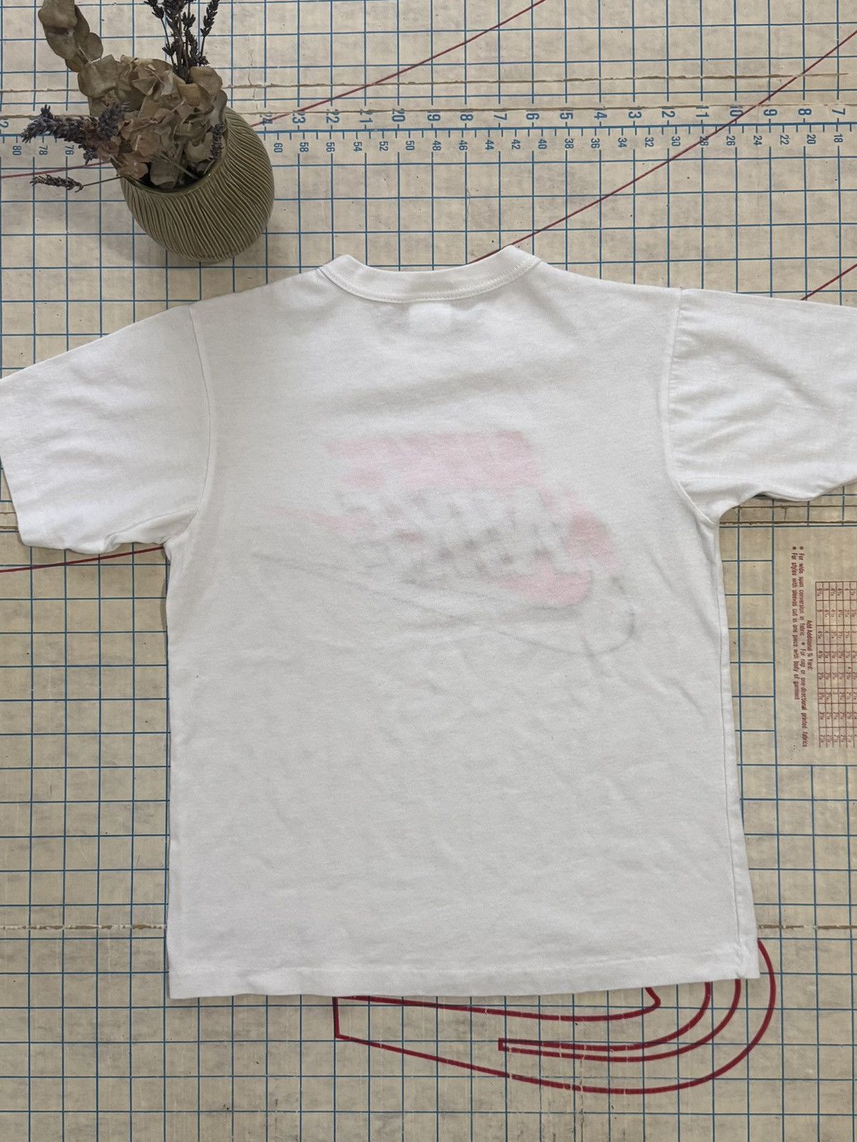 Nike × Vintage Vintage 80’s Nike Graphics Tee White Women’s Medium Size M / US 6-8 / IT 42-44 - 9 Thumbnail