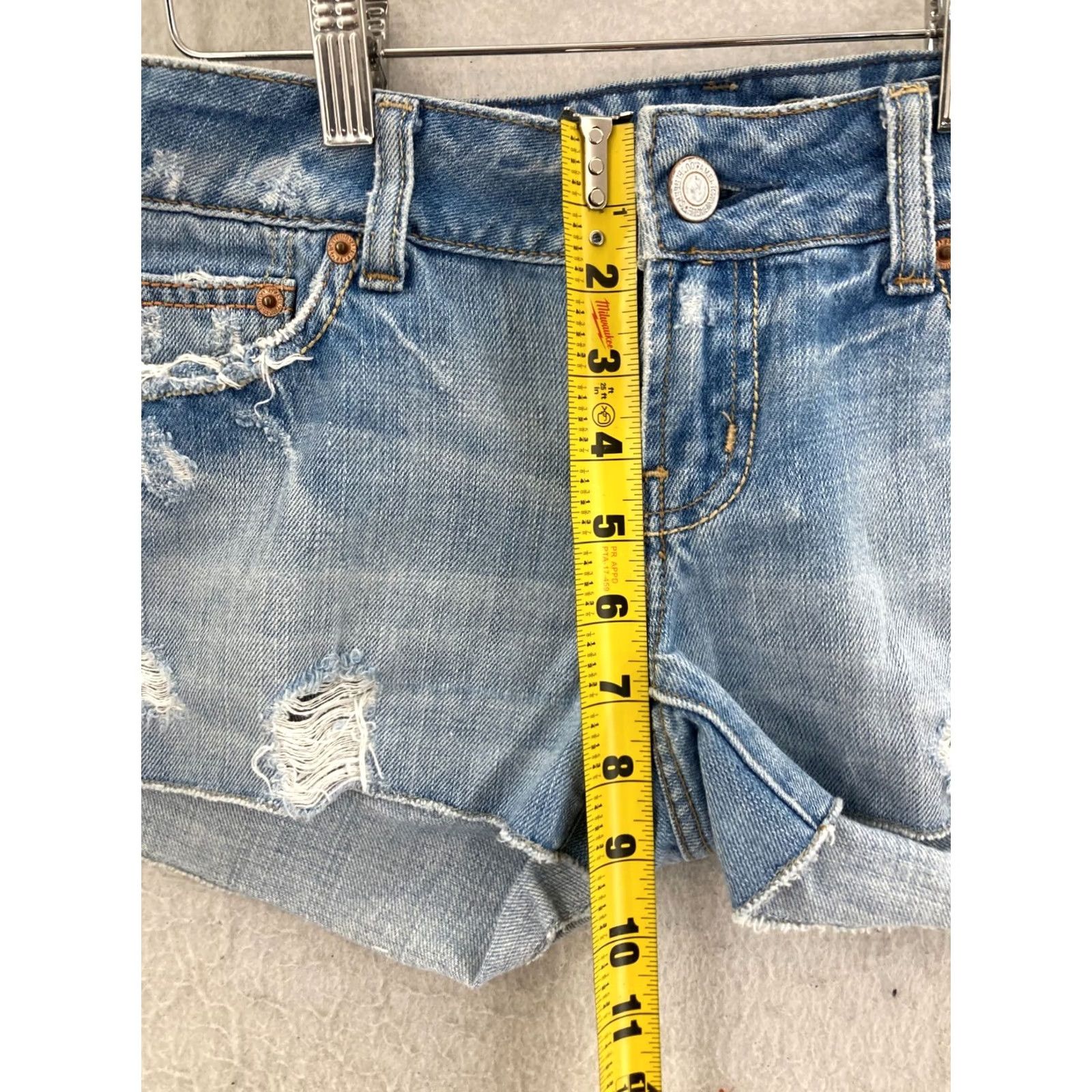 American Eagle Outfitters VINTAGE American Eagle Outfitters Shorts Womens 2 Blue Denim Raw Hem Distressed Size 26" / US 2 / IT 38 - 3 Thumbnail