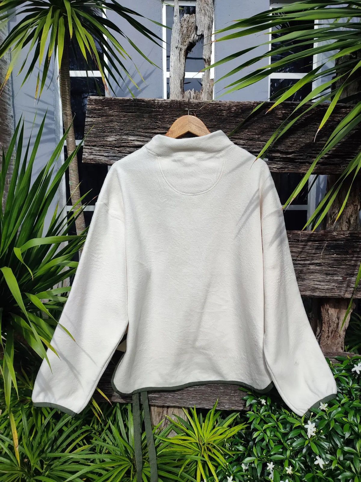 Uniqlo × White Mountaineering UNIQLO x White Mountaineering Fleece Pullover – Off-White Size US L / EU 52-54 / 3 - 6 Thumbnail