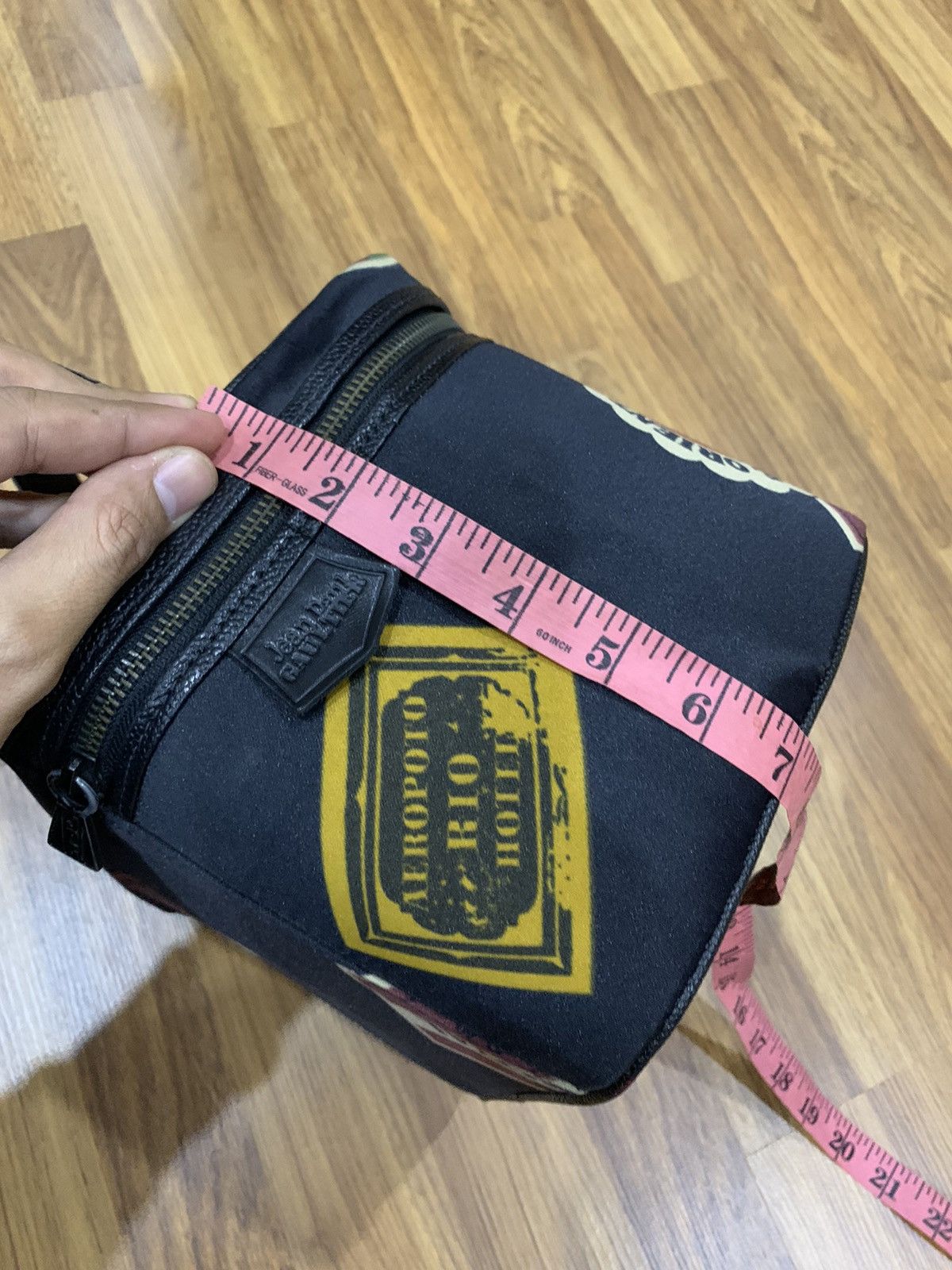 Jean Paul Gaultier JPG INTERNATIONAL HOTEL PASS TOILETRY POUCH COSMETIC BAG Size ONE SIZE - 7 Thumbnail