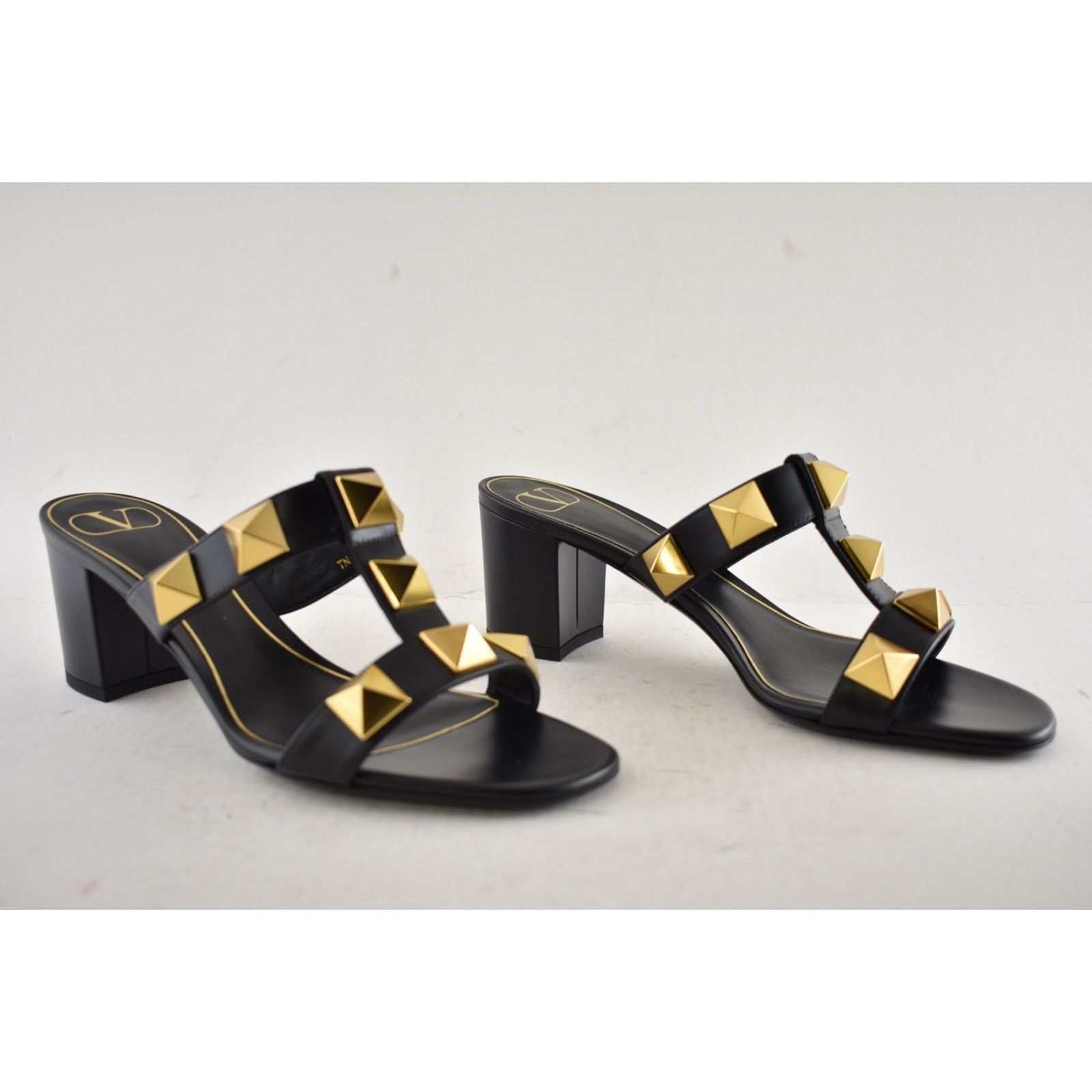 Valentino Rockstud Roman Stud City 60mm Slide Mule Sandal Block Heel Size US 7.5 / IT 37.5 - 6 Thumbnail