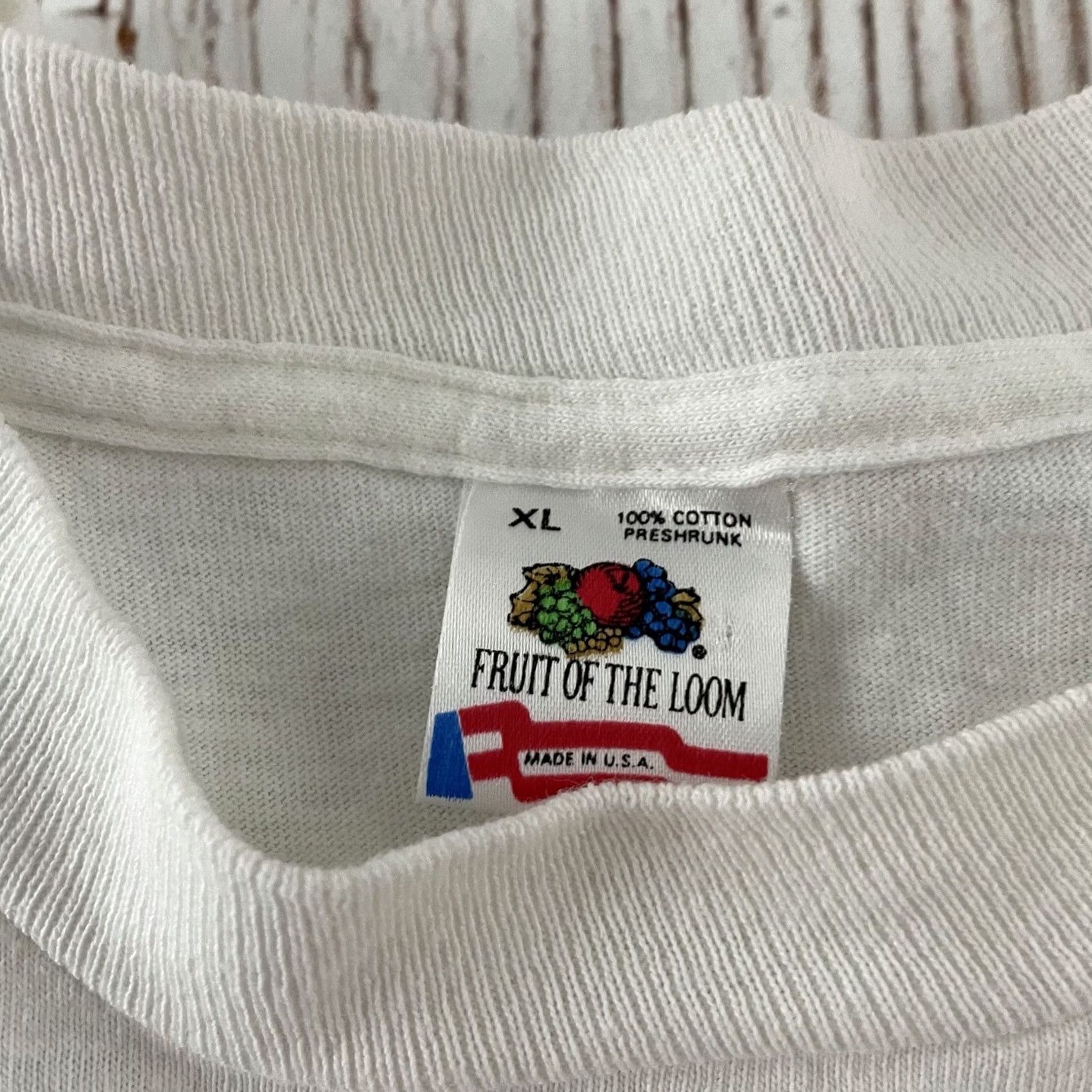 Fruit Of The Loom VINTAGE Holden Beach T-Shirt Men XL White Short Sleeve Stitch FOTL 1990s Beach Theme Shirt Mens Size US XL / EU 56 / 4 - 2 Thumbnail