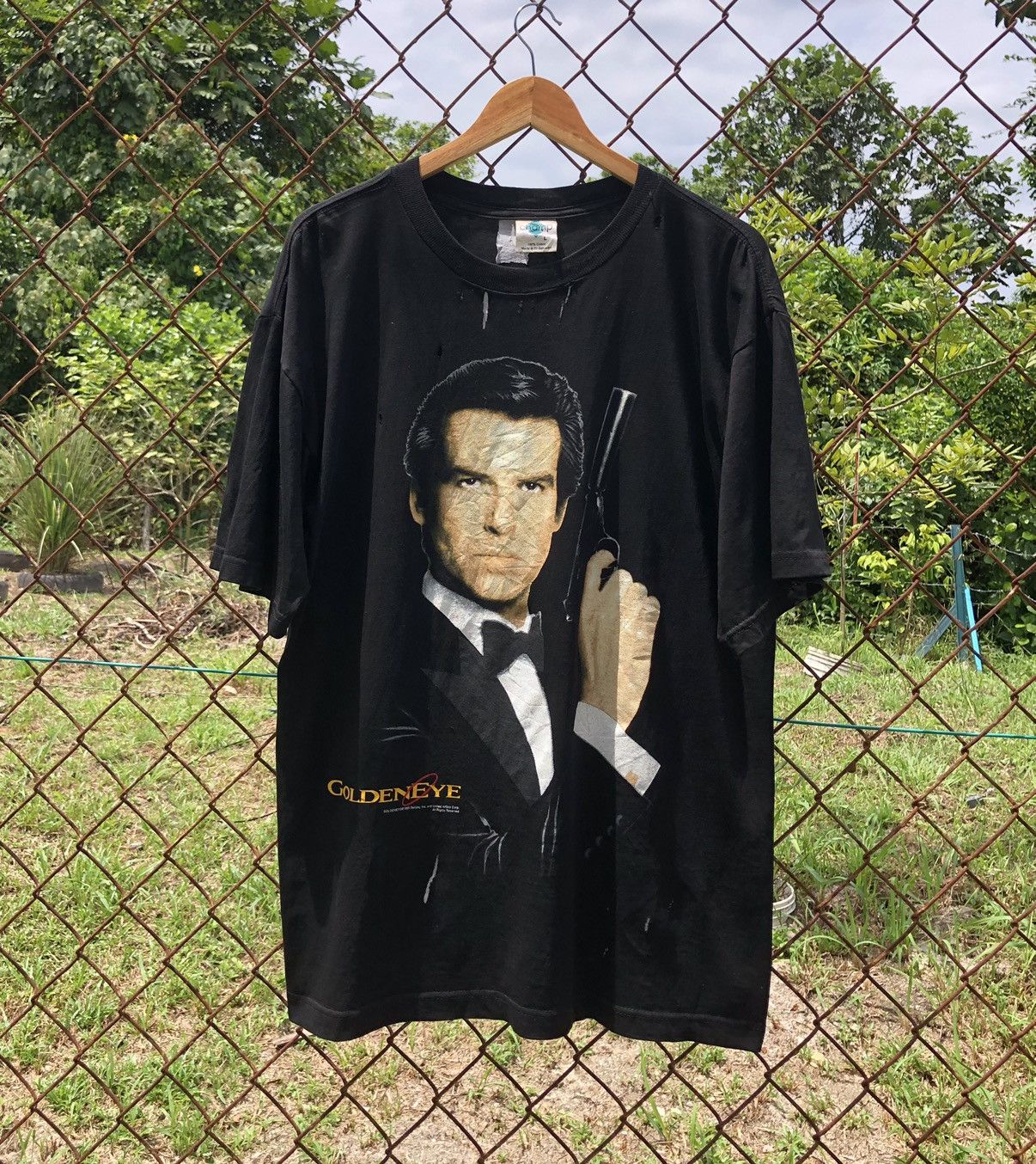 Vintage Vintage 1995 James Bond Goldenye THRASHED T-shirt Black Size US XL / EU 56 / 4 - 1 Thumbnail