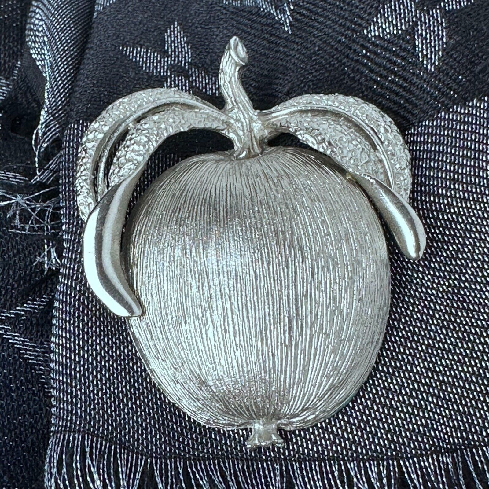 Other Sarah Coventry Vintage Silver Tone Apple Delight Brooch Pin Size ONE SIZE - 10 Thumbnail