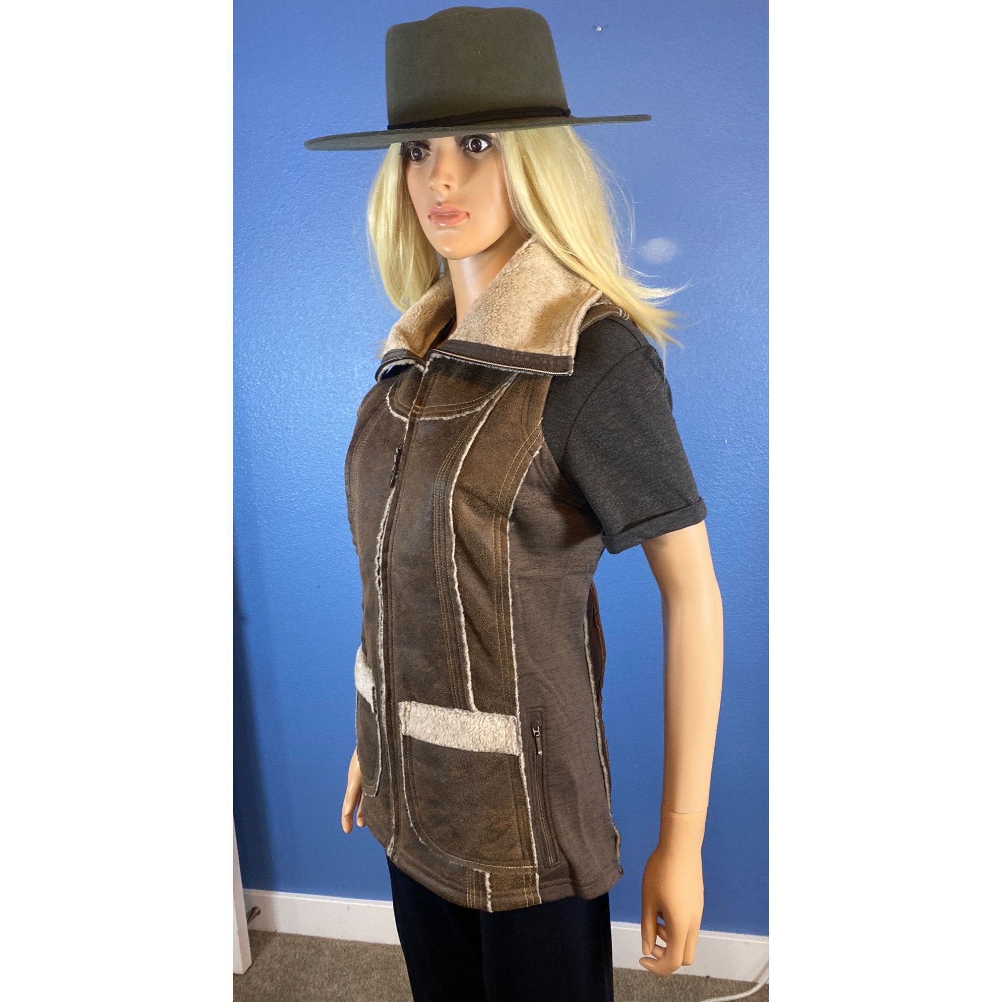 Kuhl NWT KUHL Womens Dani Sherpa Vest Italian Faux Leather Shearl Size S / US 4 / IT 40 - 3 Thumbnail