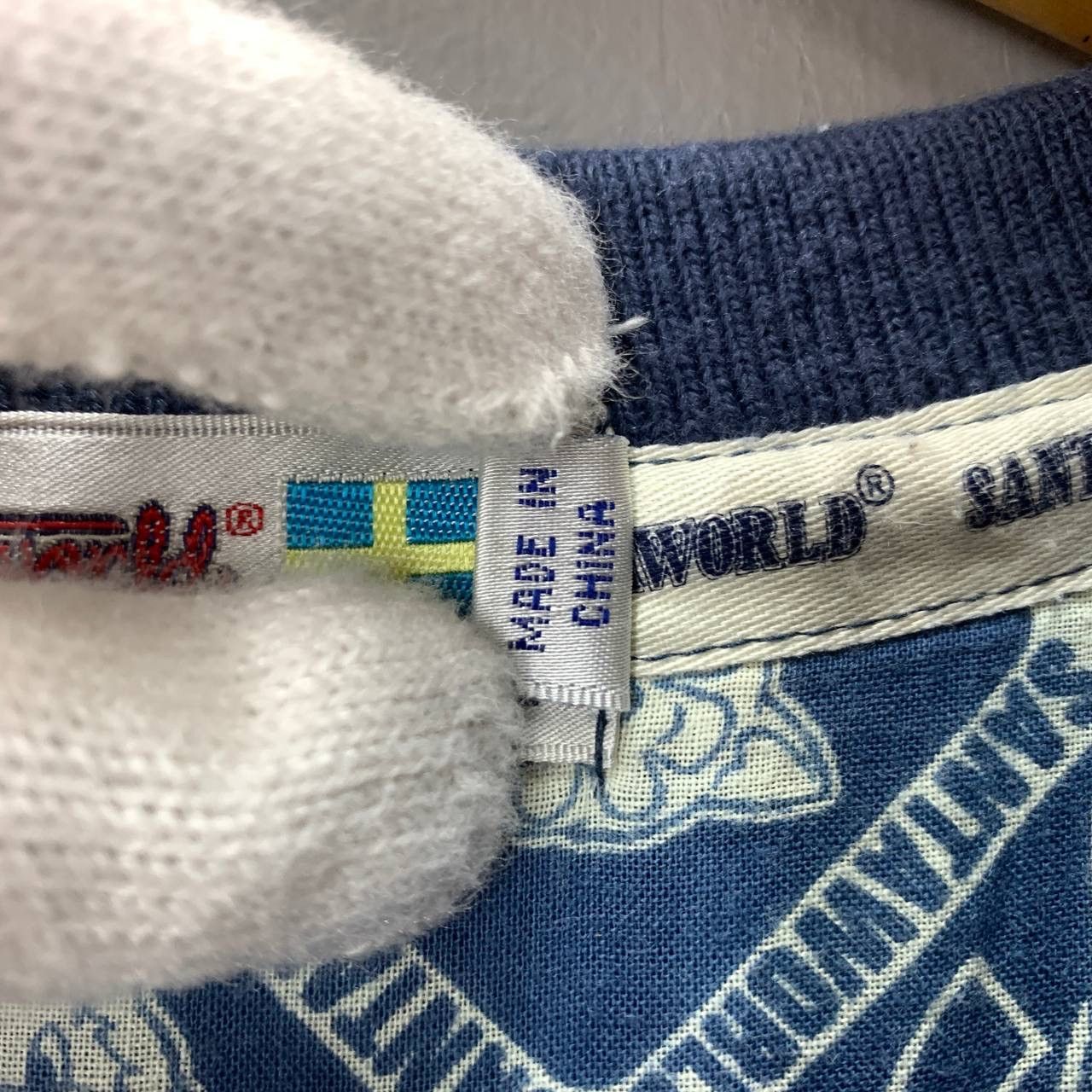 Vintage Vintage SANTA WORLD SWEDEN Sweatshirt #2379-11 Size US M / EU 48-50 / 2 - 8 Thumbnail