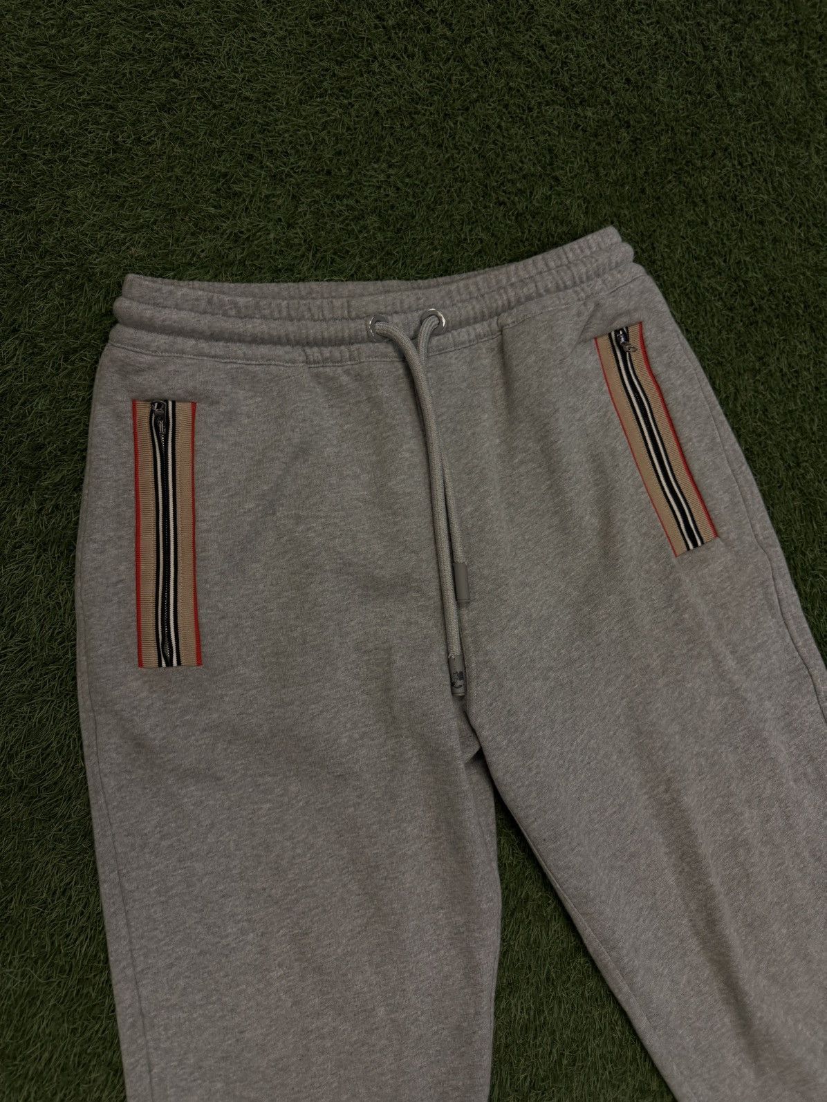 Burberry Burberry Sweatpants Size Medium Pre Owned 🧼 Size US 31 - 6 Thumbnail