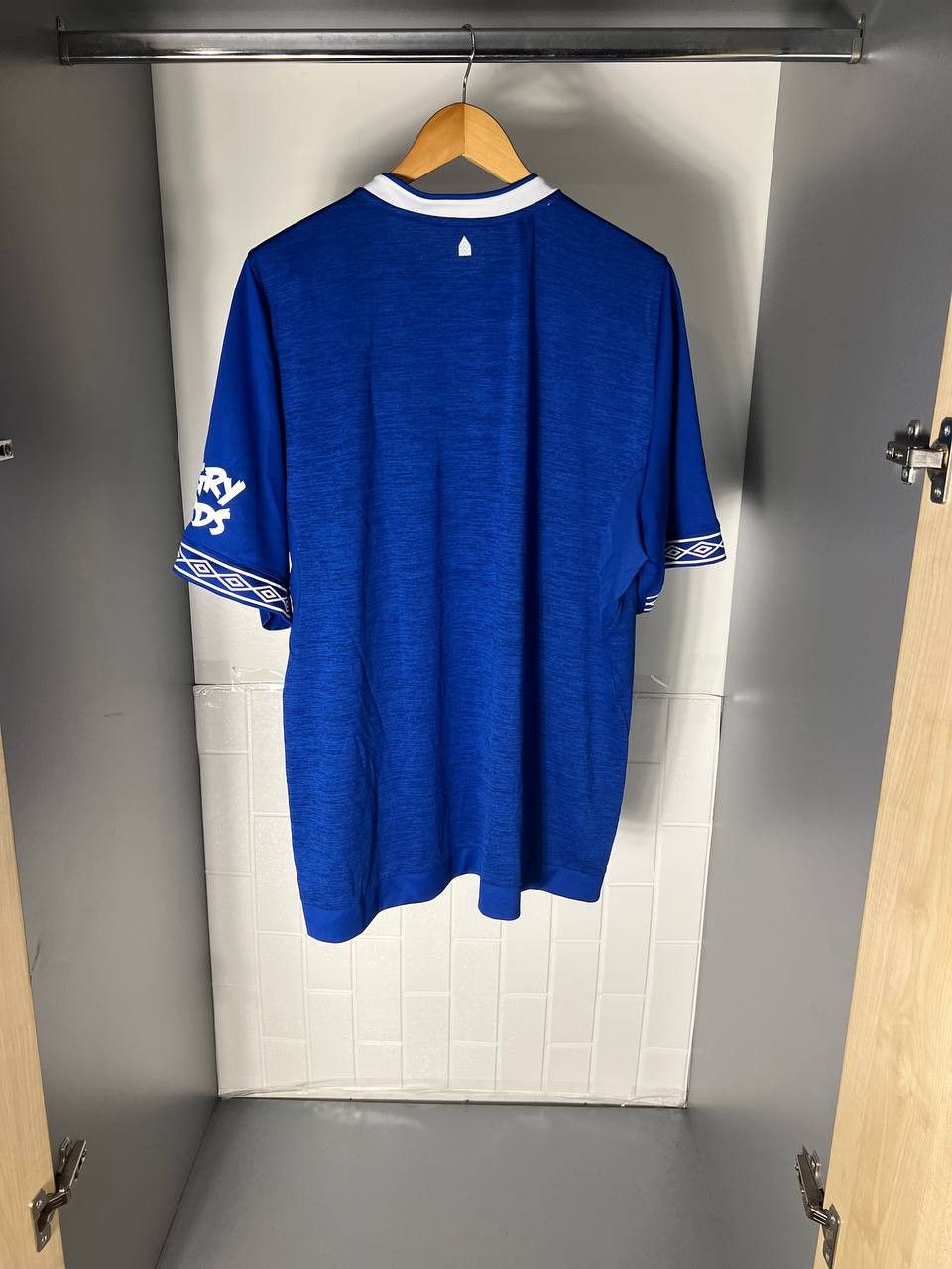 Umbro VINTAGE UMBRO FC EVERTON ENGLAND SOCCER JERSEY RETRO Y2K 90s Size US XXL / EU 58 / 5 - 7 Thumbnail