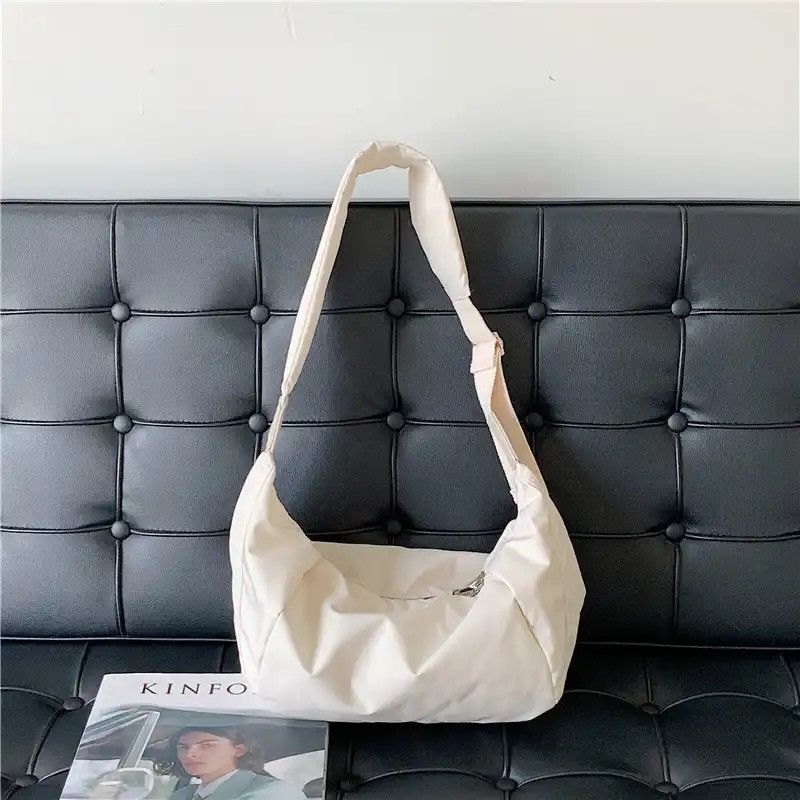 Japanese Brand × Vintage Bag Large Capacity Casual Nylon Crossbody Size ONE SIZE - 4 Thumbnail
