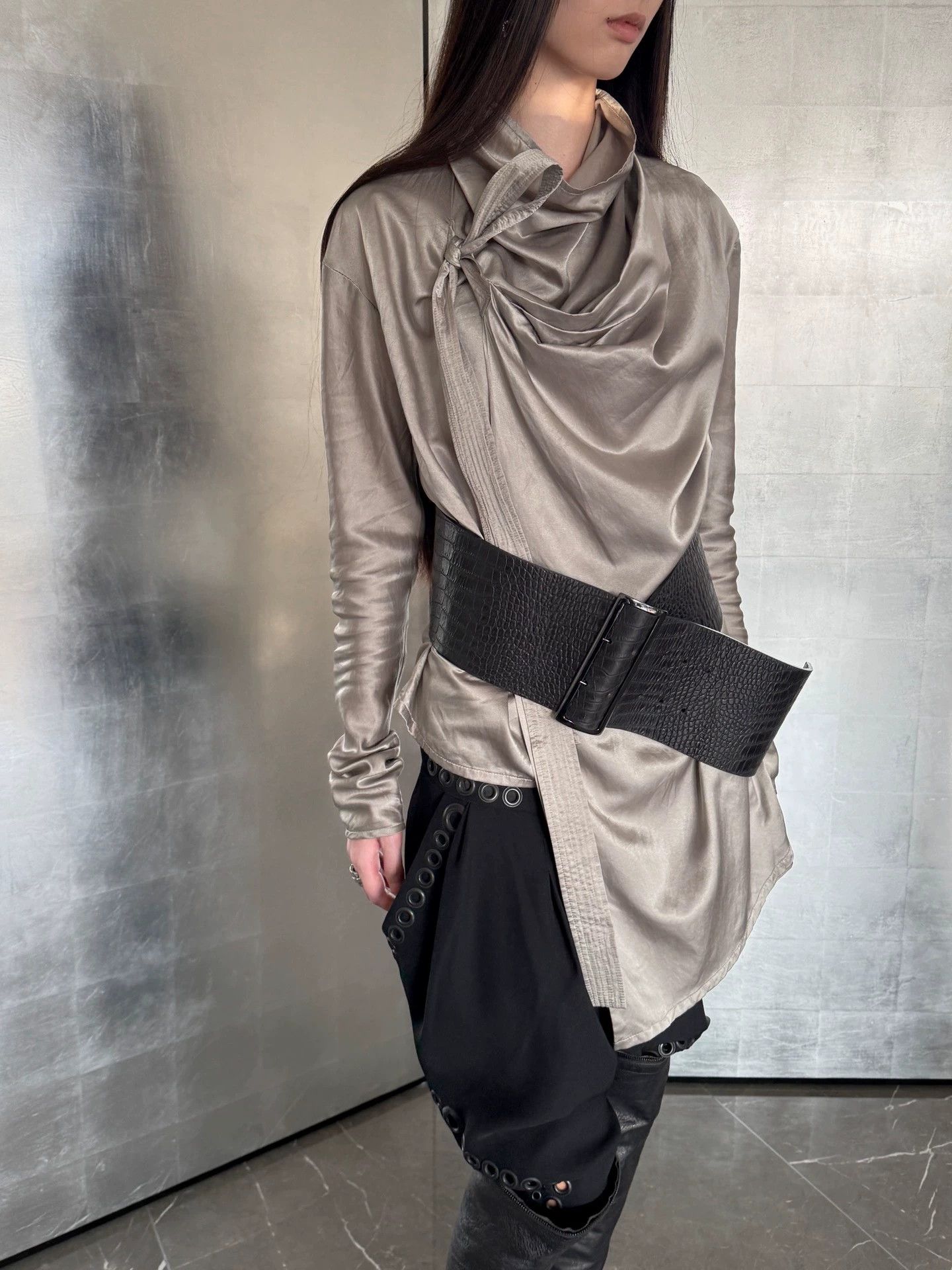 Haider Ackermann Haider Ackermann Vintage Silk Tie Neck Irregular Long Sleeve Top Size XS / US 0-2 / IT 36-38 - 4 Thumbnail