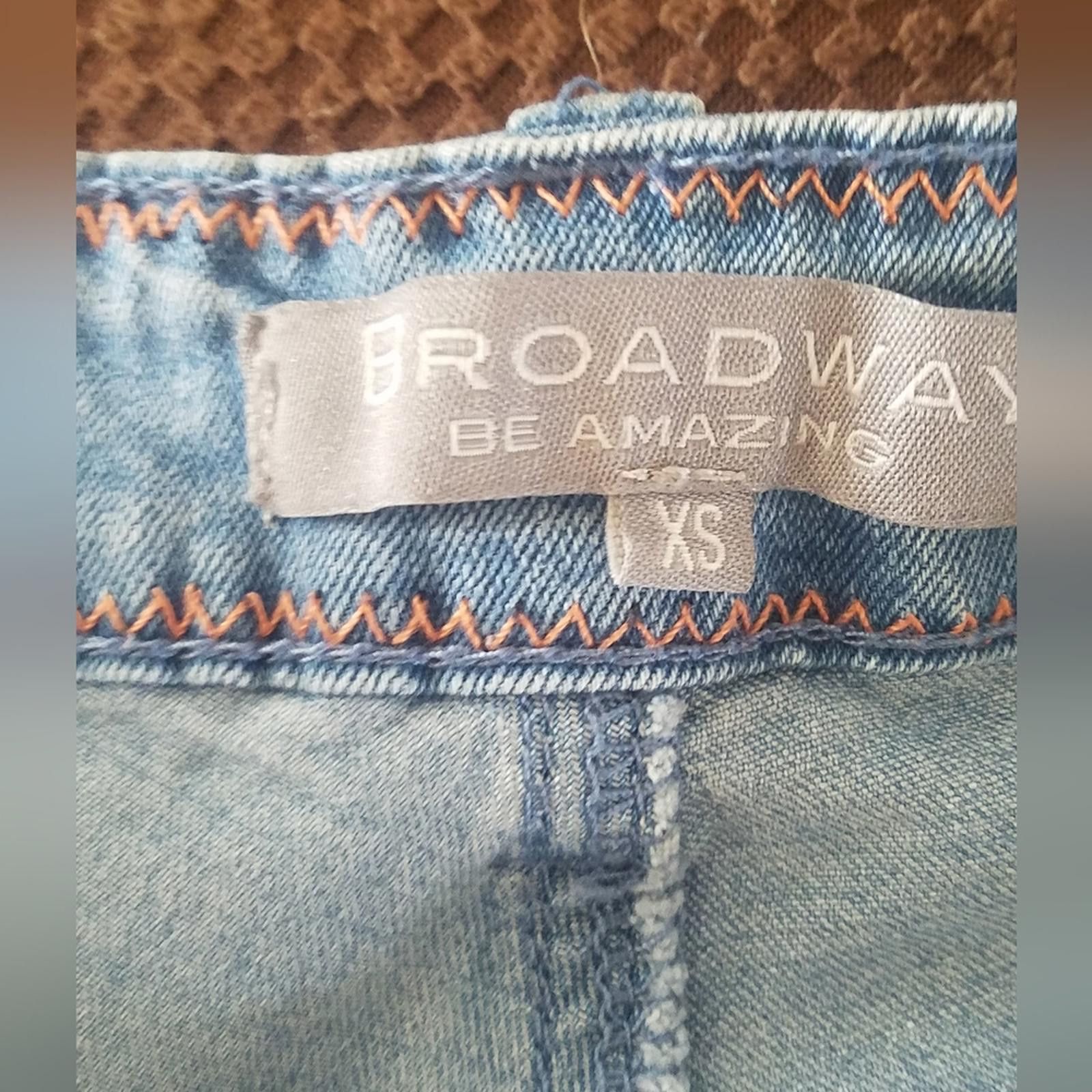 Other Broadway Blue Denim Shorts with Floral Embroidery Size XS Size 26" / US 2 / IT 38 - 3 Thumbnail
