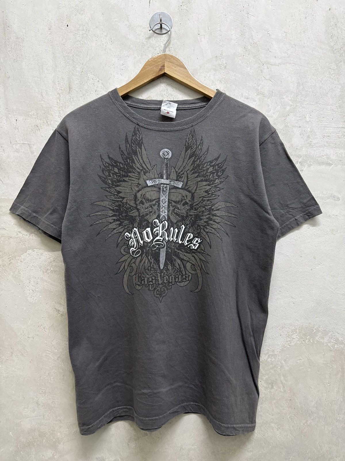 Affliction 2000s sword skulls grunge affliction tapout tee Size US M / EU 48-50 / 2 - 1 Thumbnail